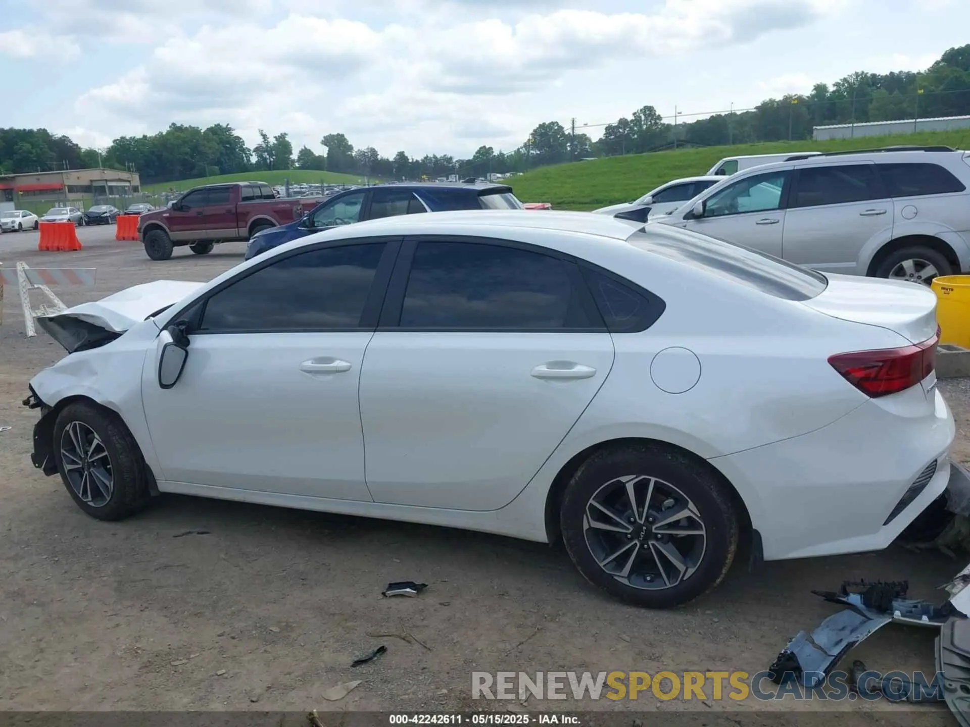 15 fotografías del automóvil dañado 3KPF24AD7PE641760 KIA FORTE 2023