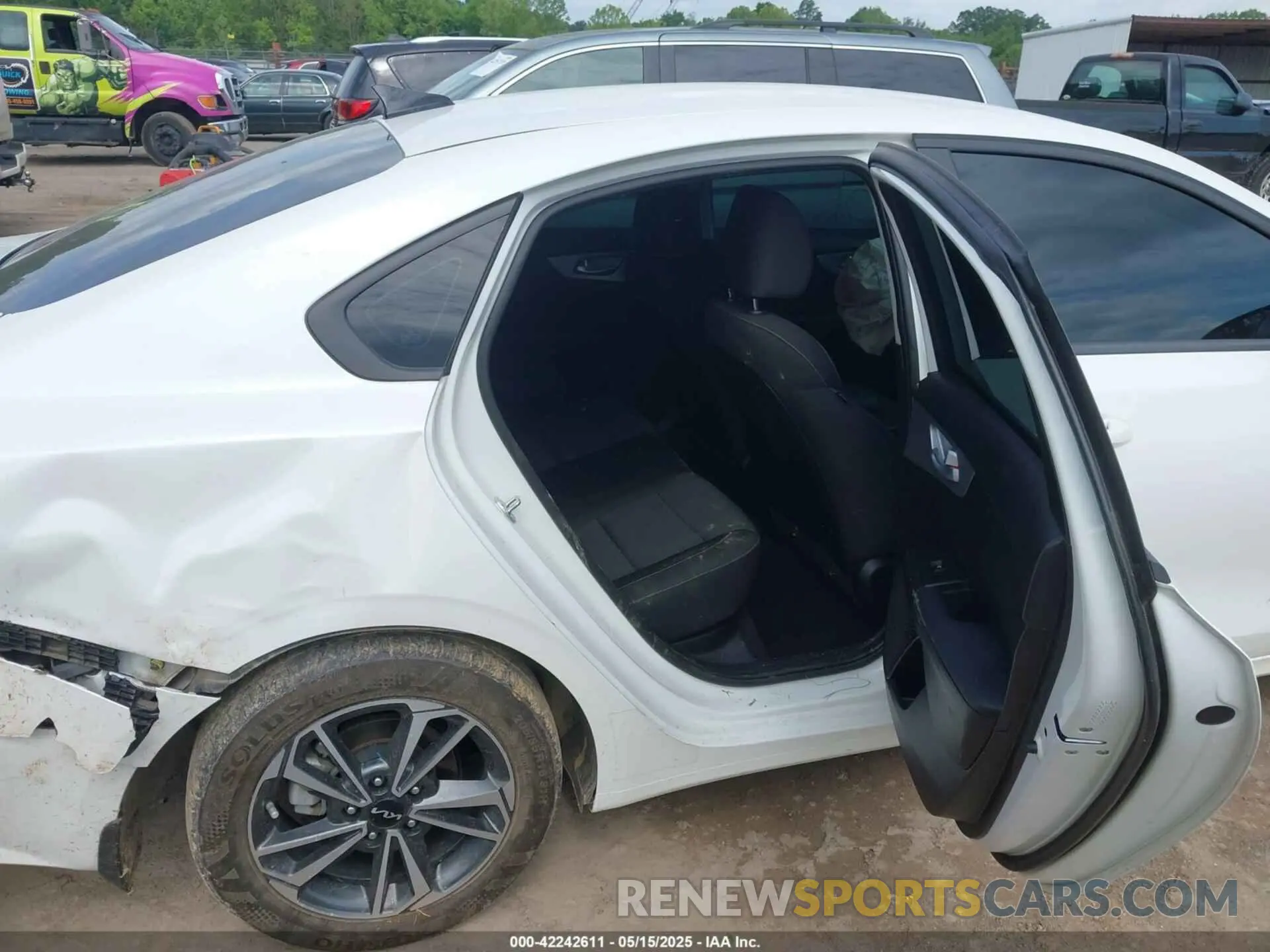 8 fotografías del automóvil dañado 3KPF24AD7PE641760 KIA FORTE 2023
