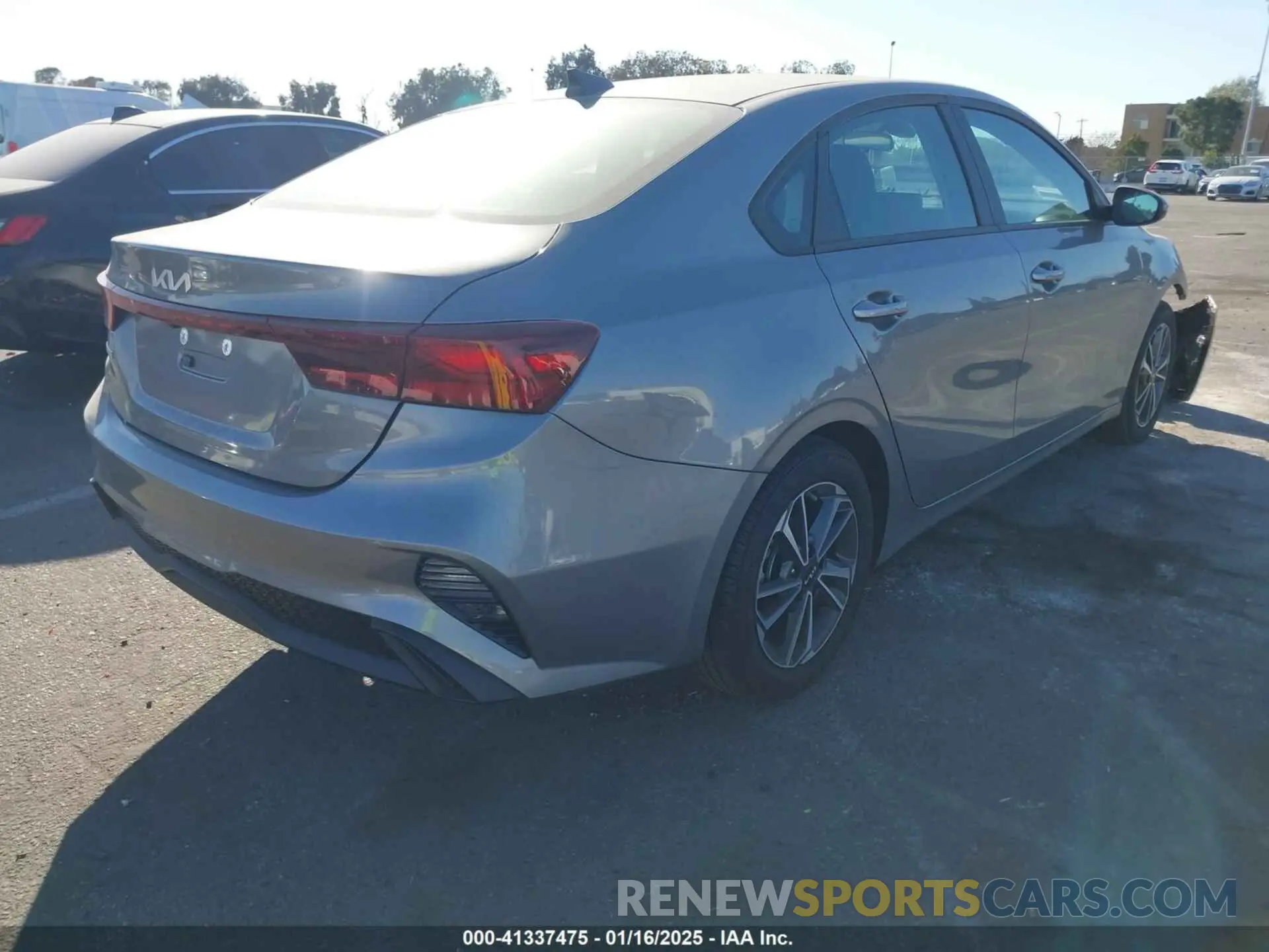 4 fotografías del automóvil dañado 3KPF24AD7PE665265 KIA FORTE 2023