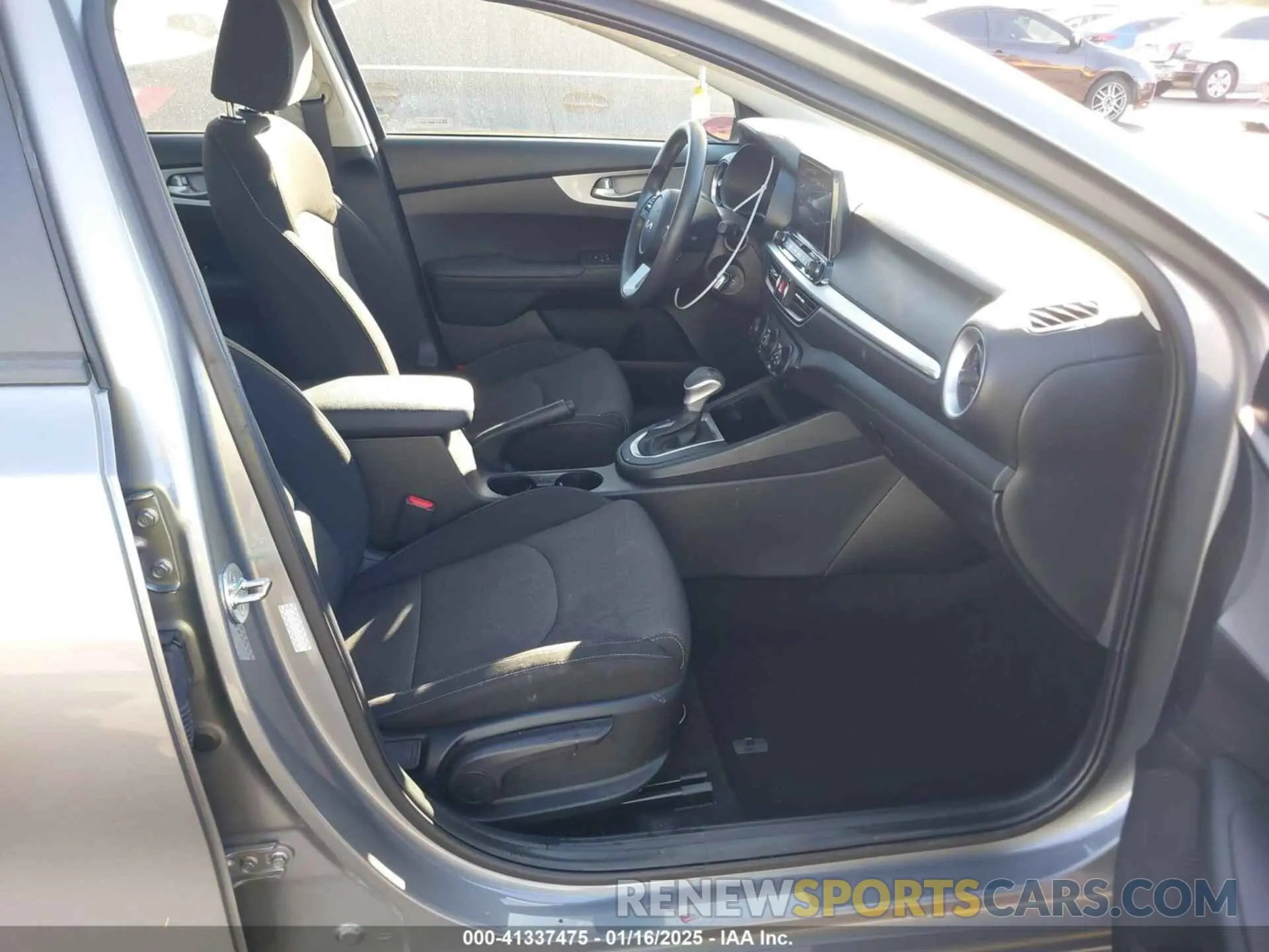 5 fotografías del automóvil dañado 3KPF24AD7PE665265 KIA FORTE 2023