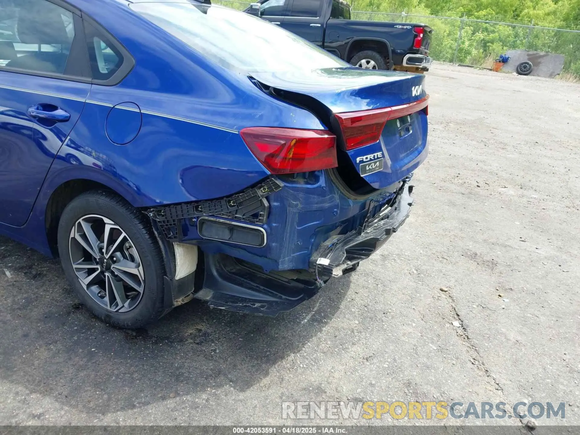19 fotografías del automóvil dañado 3KPF24AD7PE682132 KIA FORTE 2023