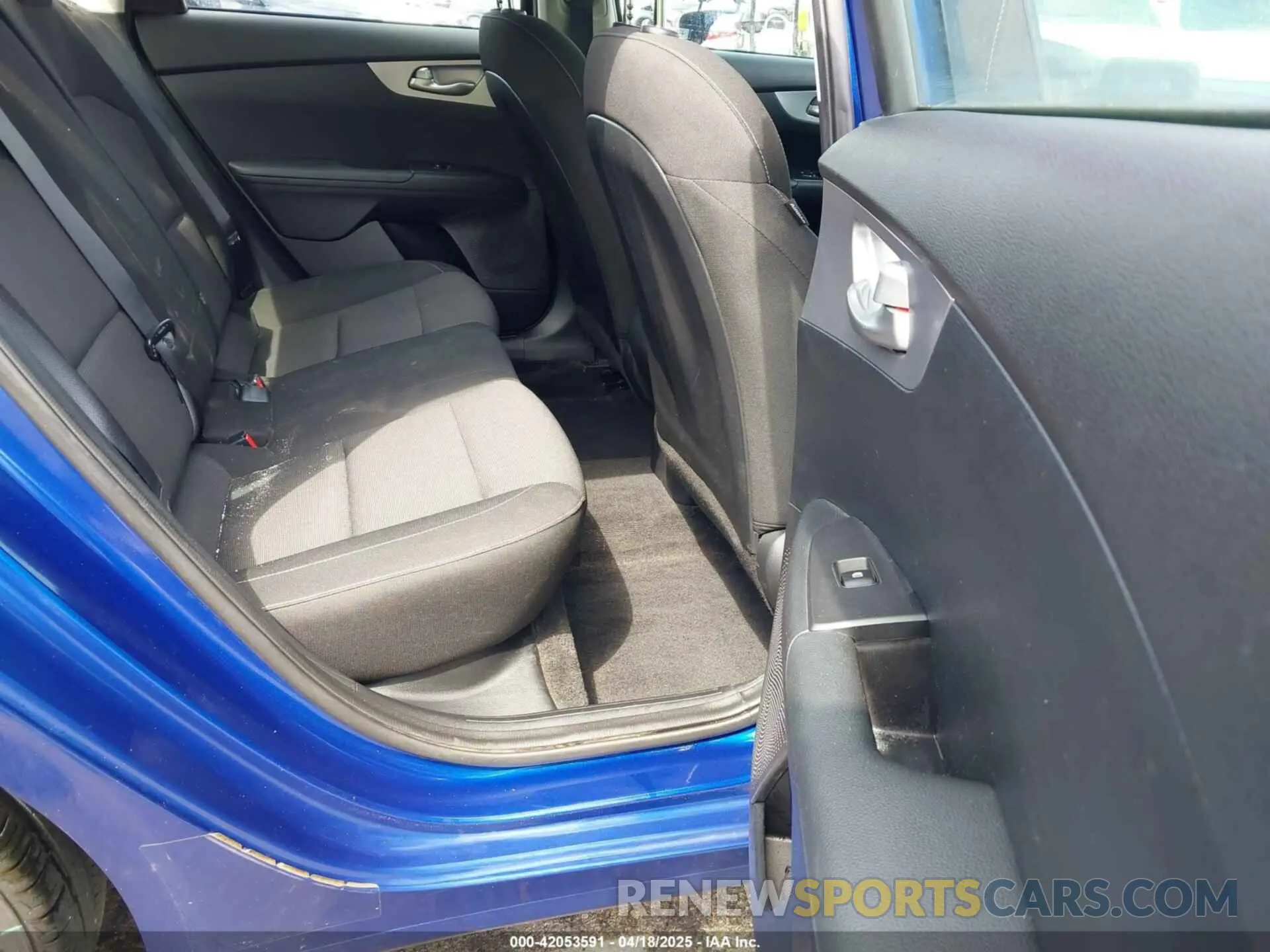 8 fotografías del automóvil dañado 3KPF24AD7PE682132 KIA FORTE 2023