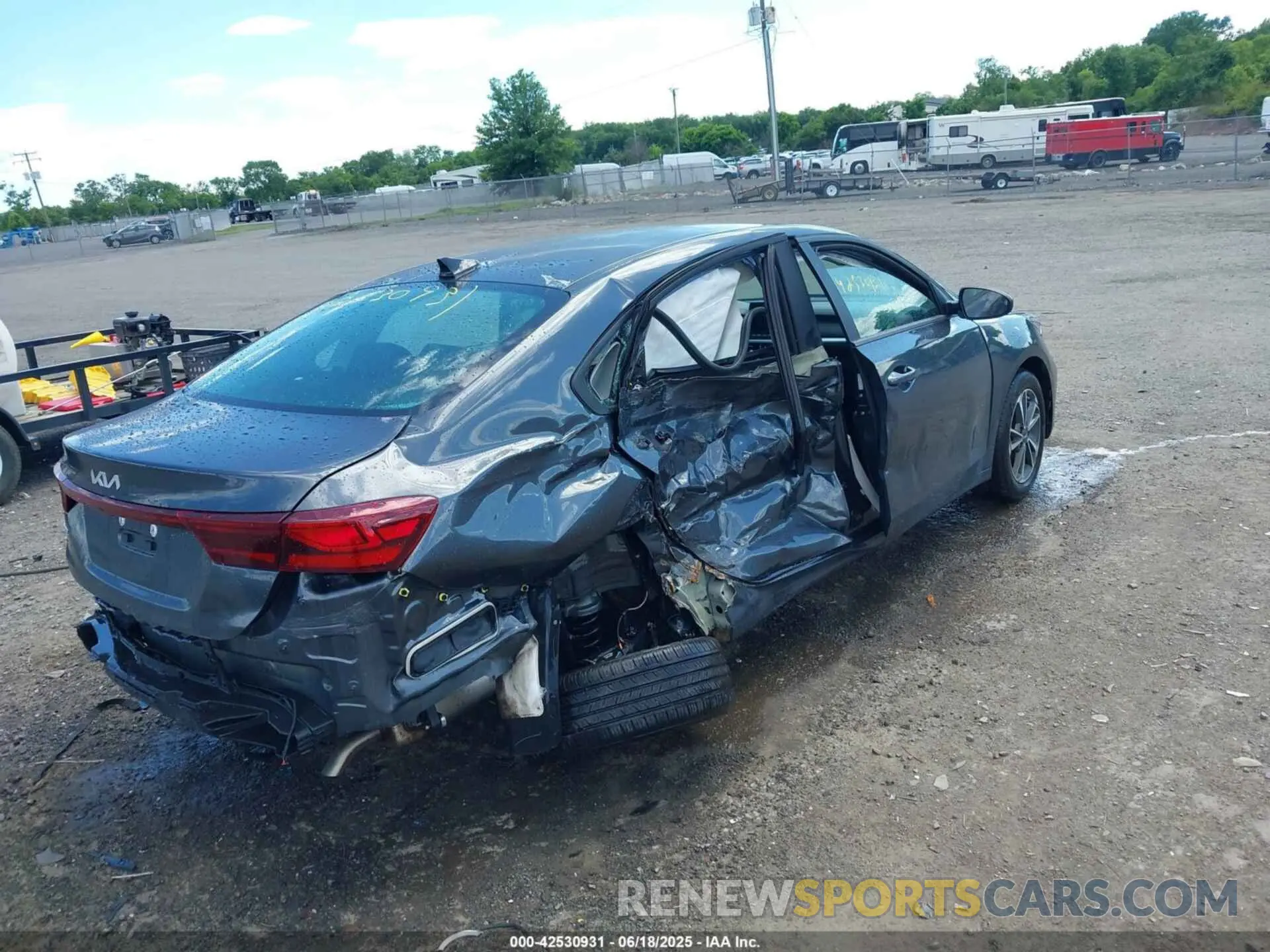 4 fotografías del automóvil dañado 3KPF24AD7PE693390 KIA FORTE 2023