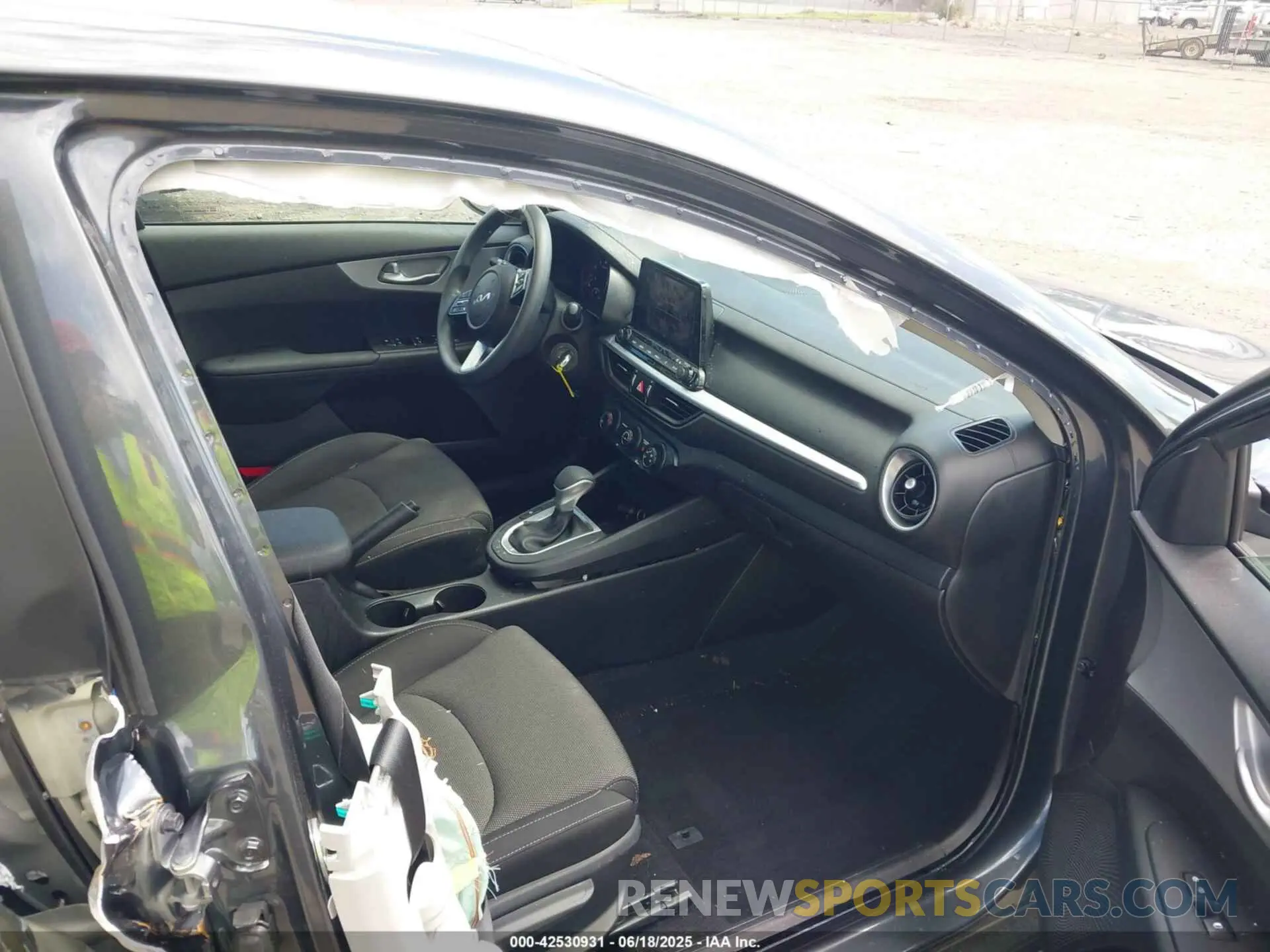 5 fotografías del automóvil dañado 3KPF24AD7PE693390 KIA FORTE 2023
