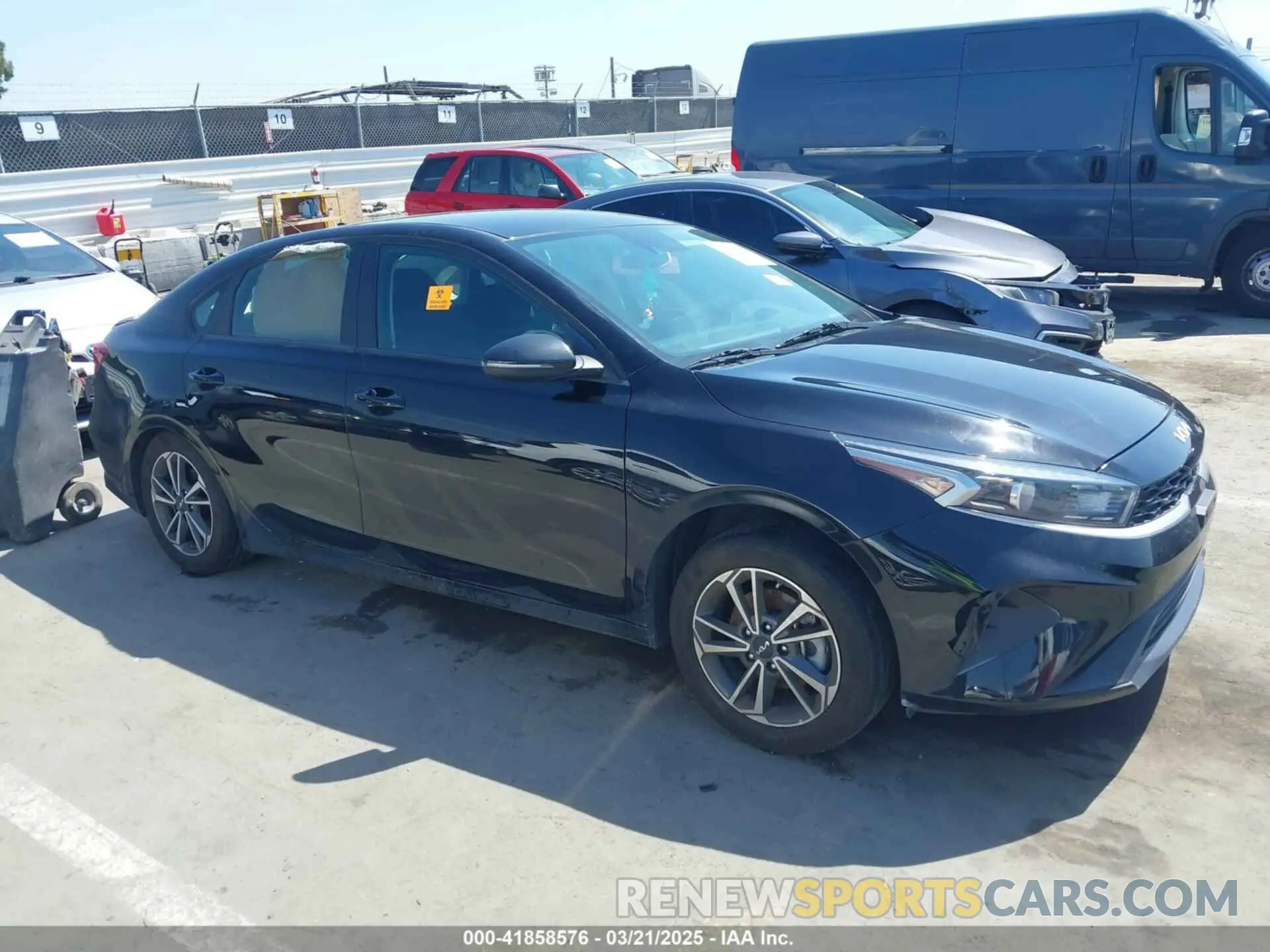 13 fotografías del automóvil dañado 3KPF24AD8PE512846 KIA FORTE 2023