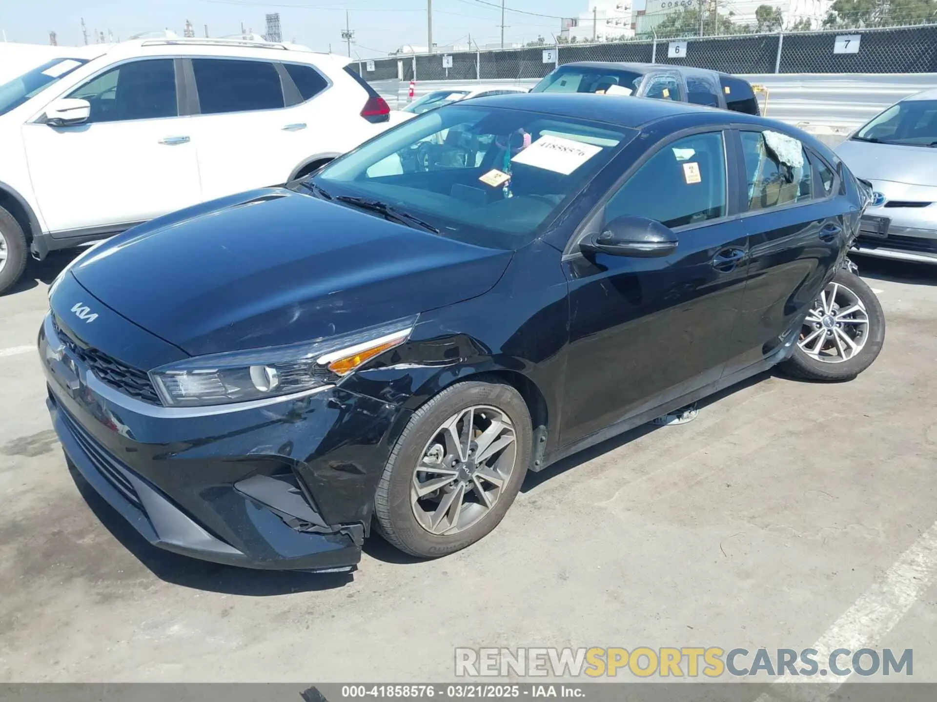 2 fotografías del automóvil dañado 3KPF24AD8PE512846 KIA FORTE 2023