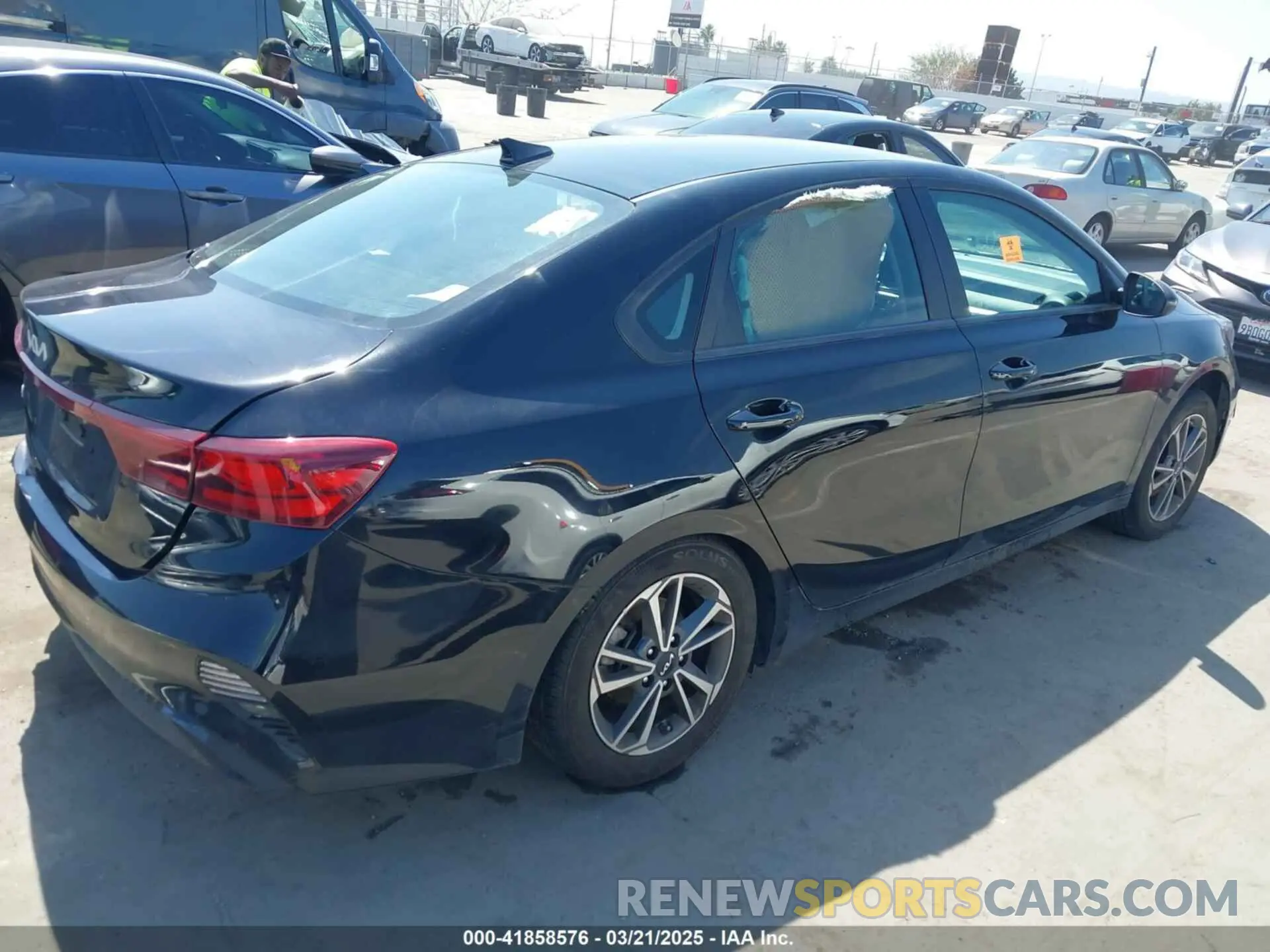 4 fotografías del automóvil dañado 3KPF24AD8PE512846 KIA FORTE 2023
