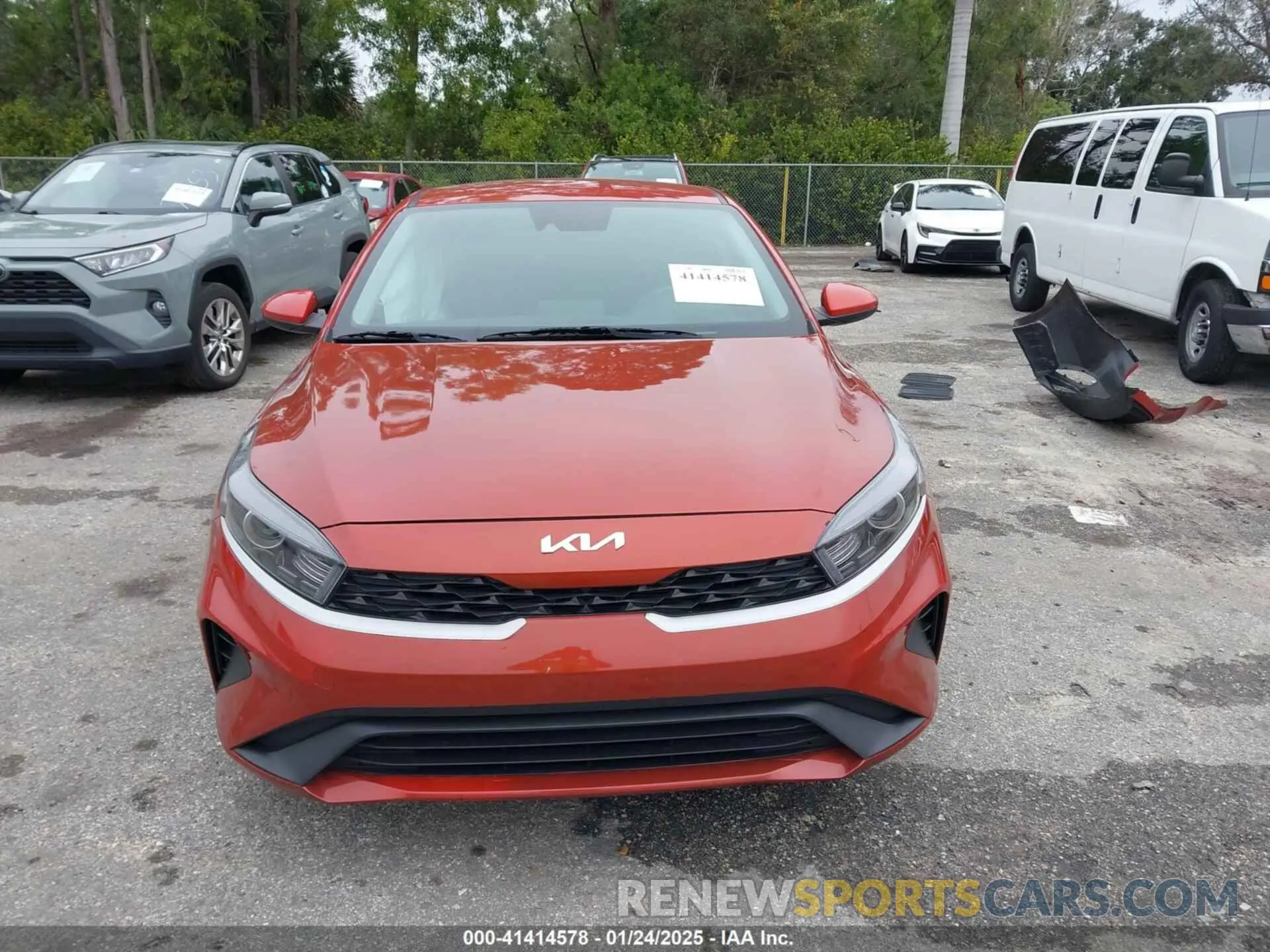 12 fotografías del automóvil dañado 3KPF24AD8PE524236 KIA FORTE 2023