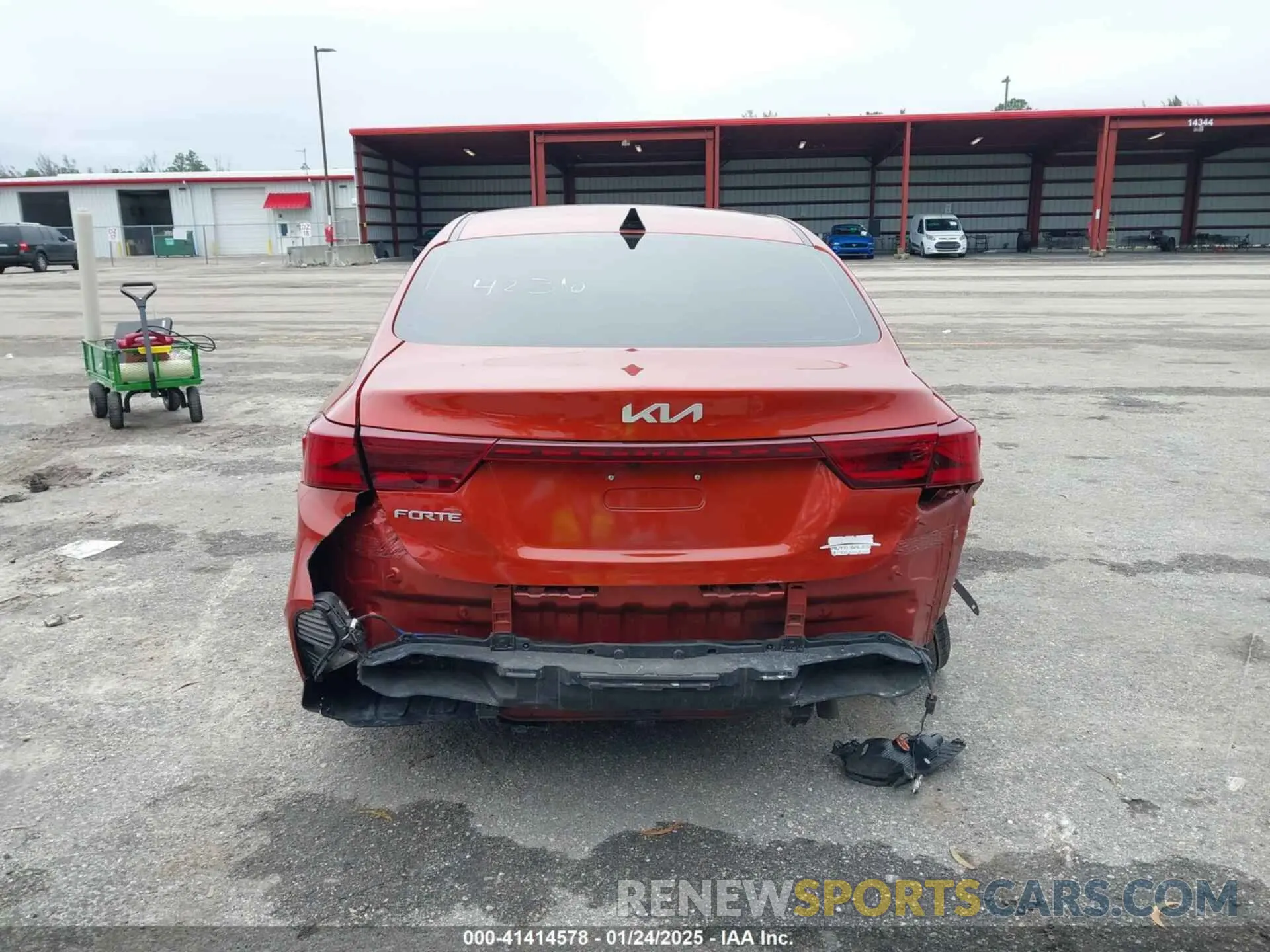 16 fotografías del automóvil dañado 3KPF24AD8PE524236 KIA FORTE 2023