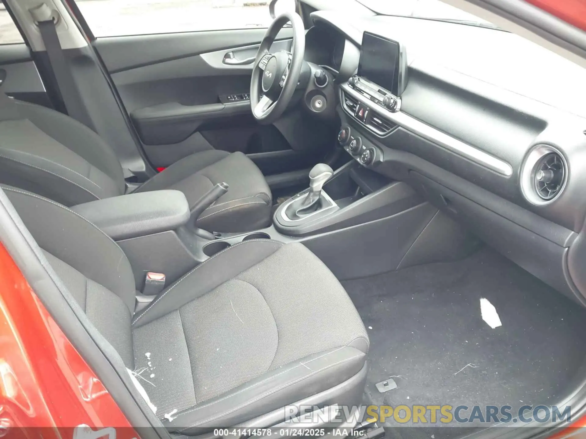 5 fotografías del automóvil dañado 3KPF24AD8PE524236 KIA FORTE 2023