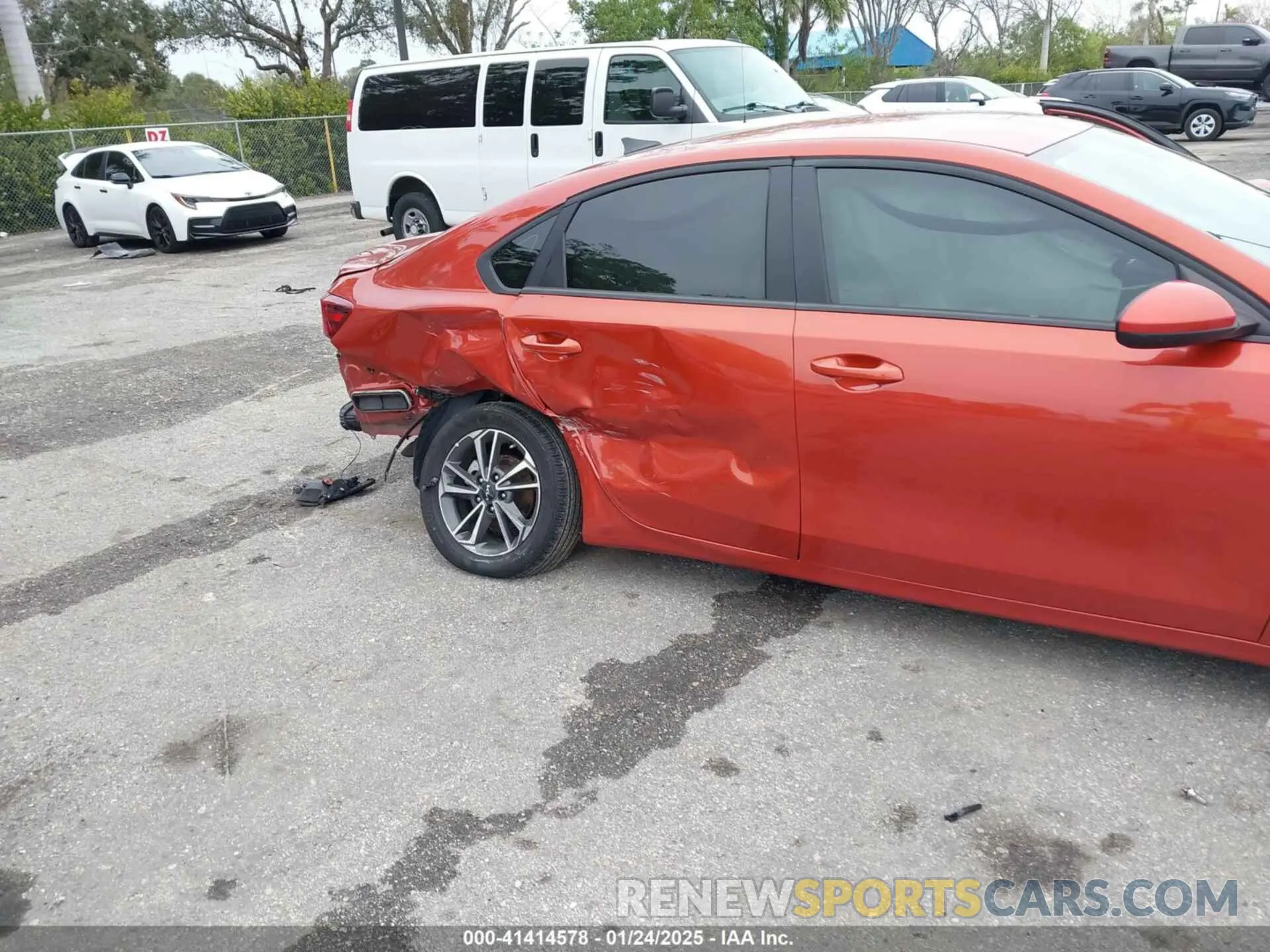 6 fotografías del automóvil dañado 3KPF24AD8PE524236 KIA FORTE 2023