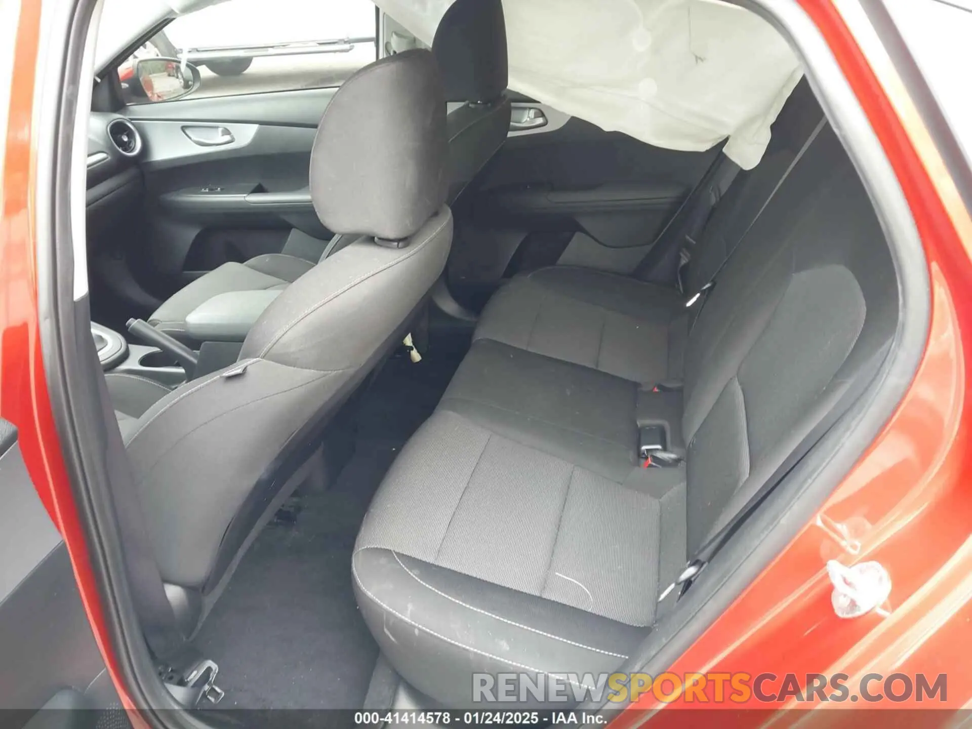 8 fotografías del automóvil dañado 3KPF24AD8PE524236 KIA FORTE 2023