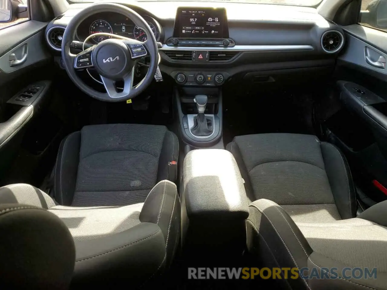 8 fotografías del automóvil dañado 3KPF24AD8PE556393 KIA FORTE 2023