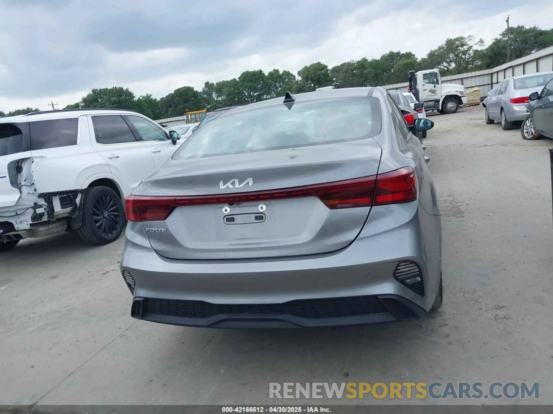 16 fotografías del automóvil dañado 3KPF24AD8PE558631 KIA FORTE 2023