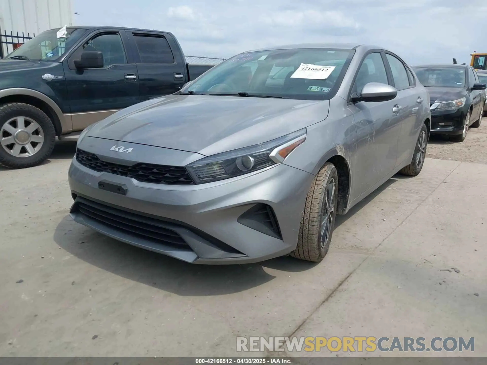 2 fotografías del automóvil dañado 3KPF24AD8PE558631 KIA FORTE 2023