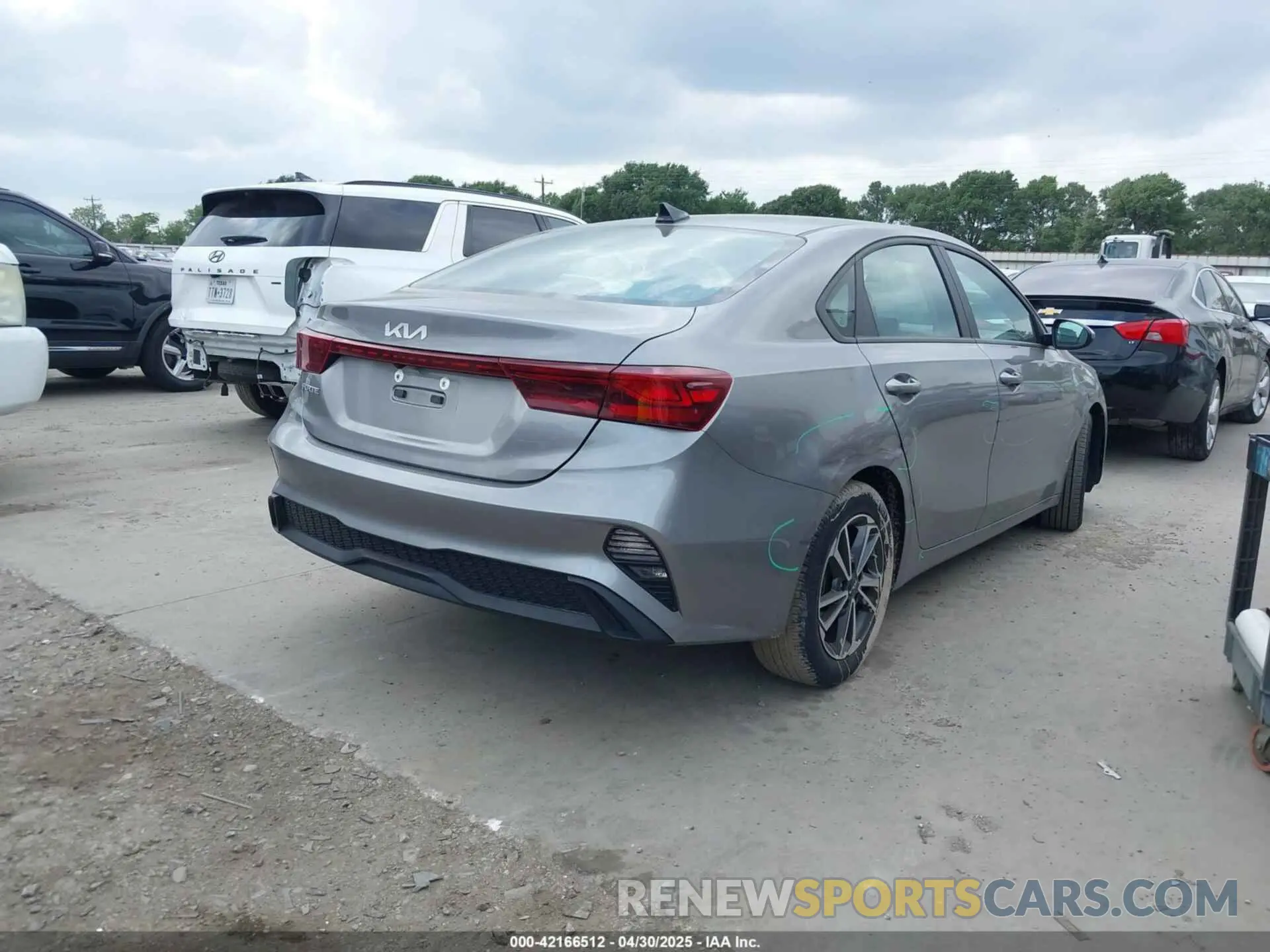 4 fotografías del automóvil dañado 3KPF24AD8PE558631 KIA FORTE 2023