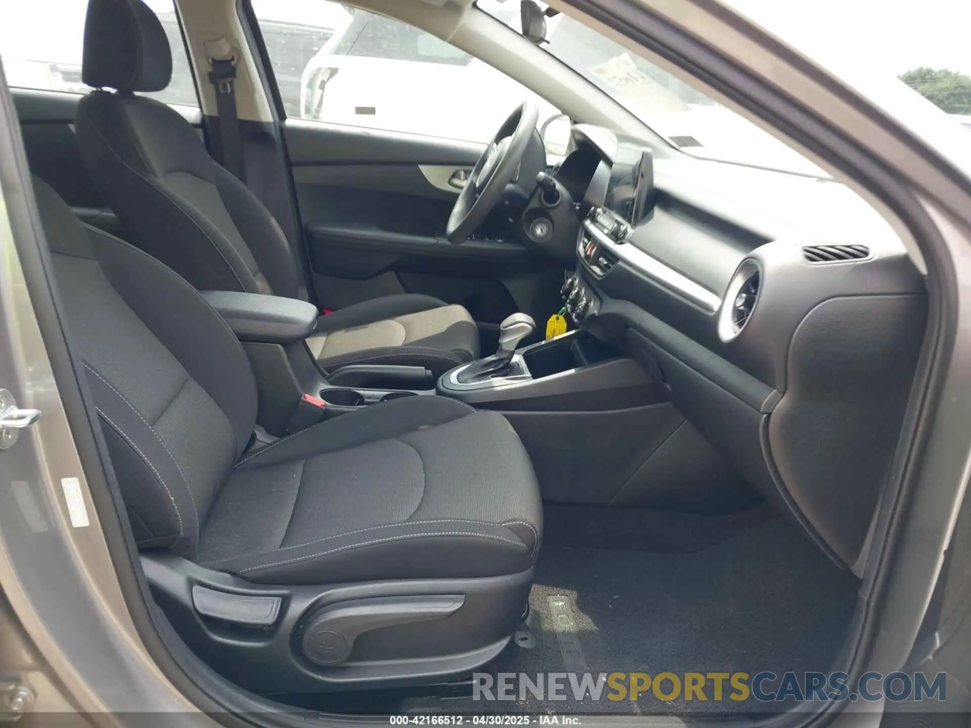 5 fotografías del automóvil dañado 3KPF24AD8PE558631 KIA FORTE 2023