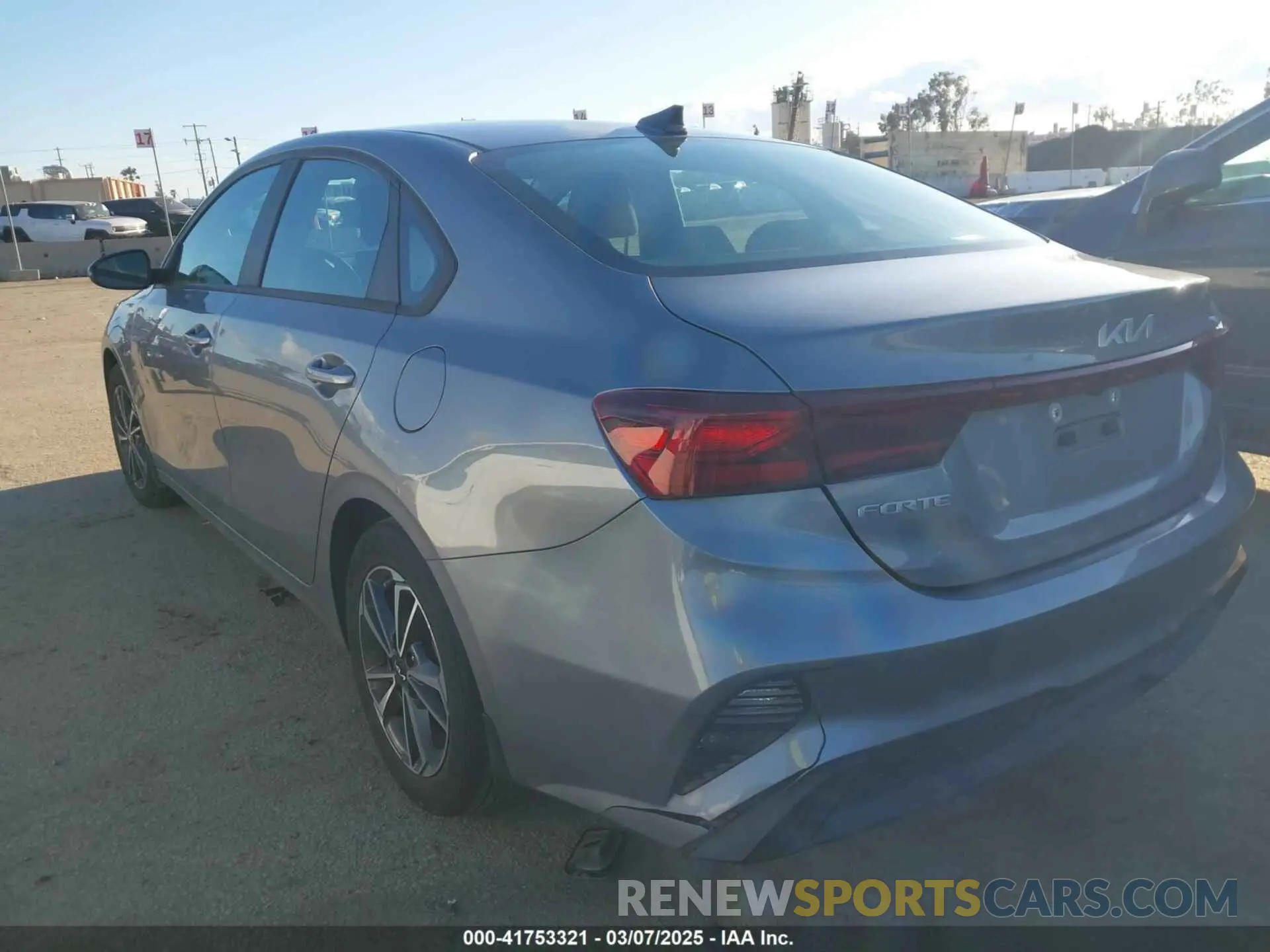 3 fotografías del automóvil dañado 3KPF24AD8PE558760 KIA FORTE 2023