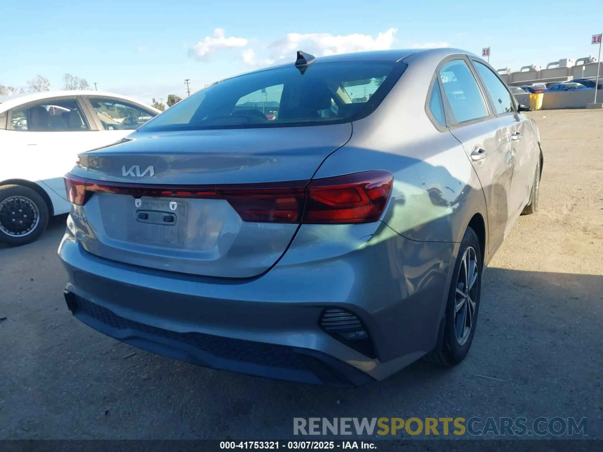 4 fotografías del automóvil dañado 3KPF24AD8PE558760 KIA FORTE 2023