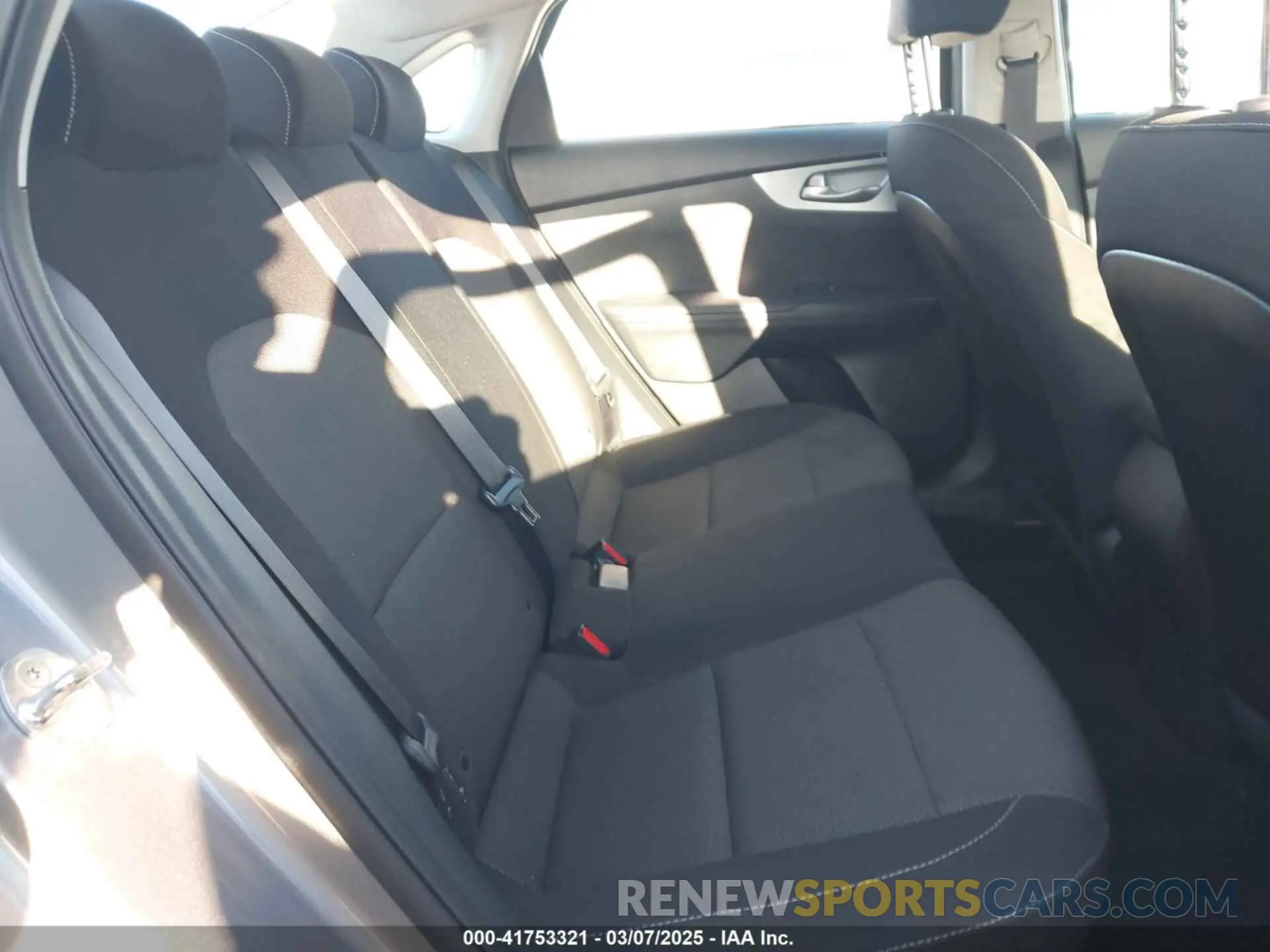 8 fotografías del automóvil dañado 3KPF24AD8PE558760 KIA FORTE 2023