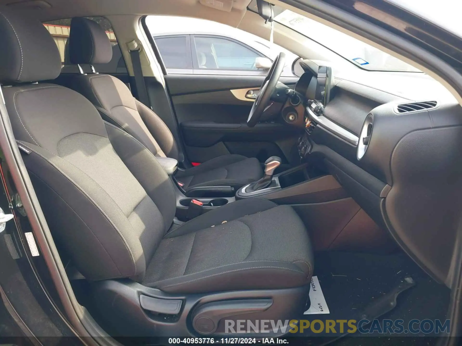 5 fotografías del automóvil dañado 3KPF24AD8PE589149 KIA FORTE 2023
