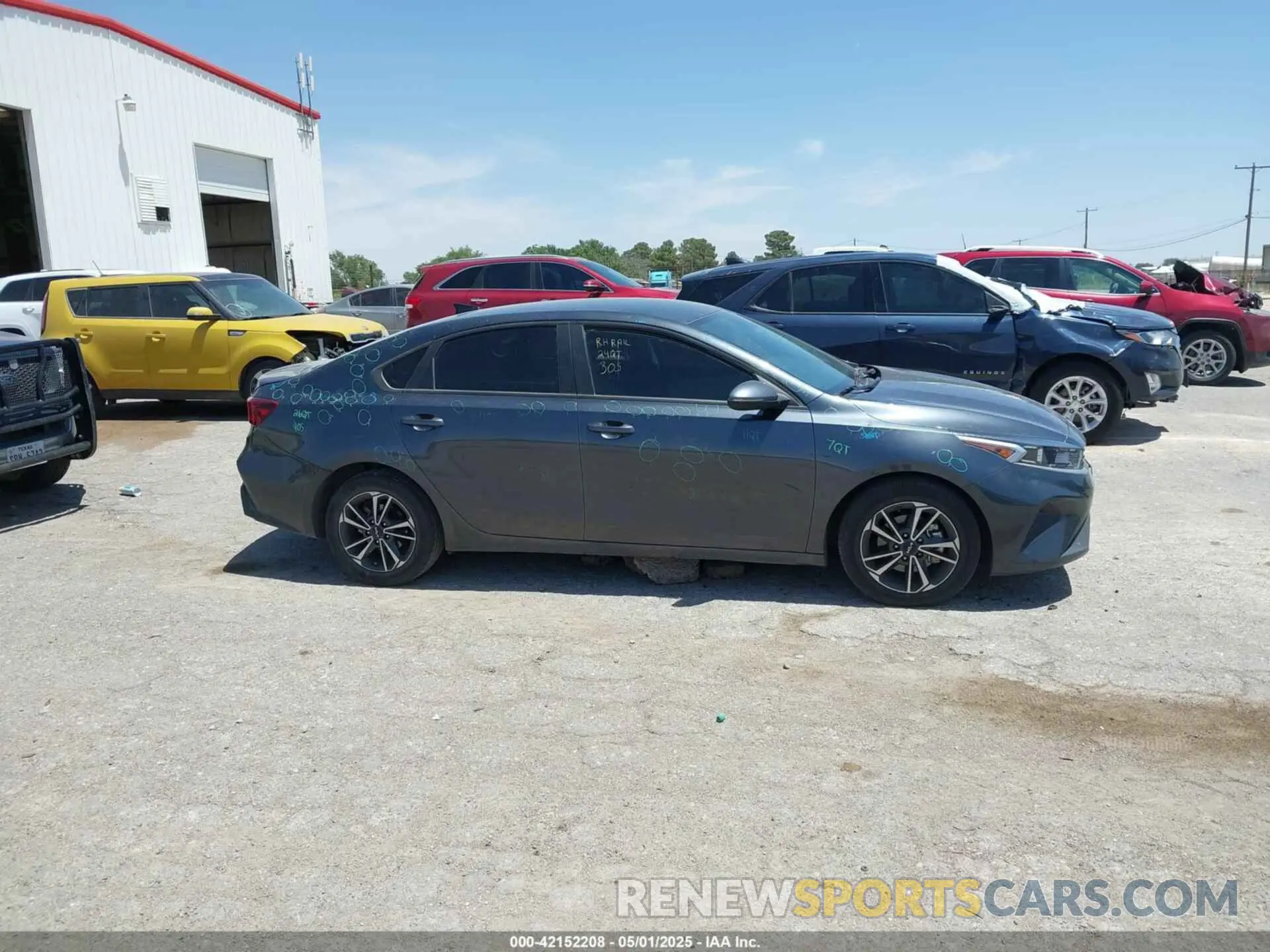 13 fotografías del automóvil dañado 3KPF24AD8PE597588 KIA FORTE 2023