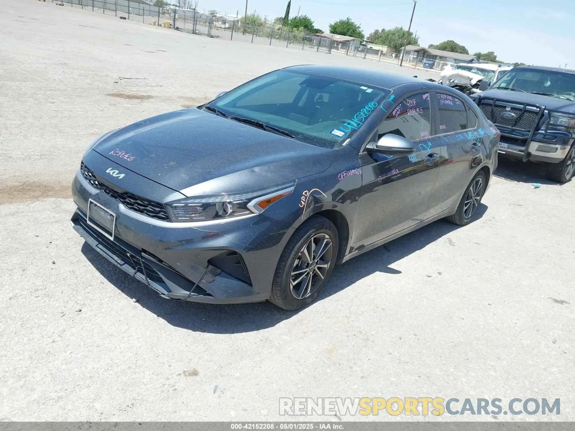2 fotografías del automóvil dañado 3KPF24AD8PE597588 KIA FORTE 2023