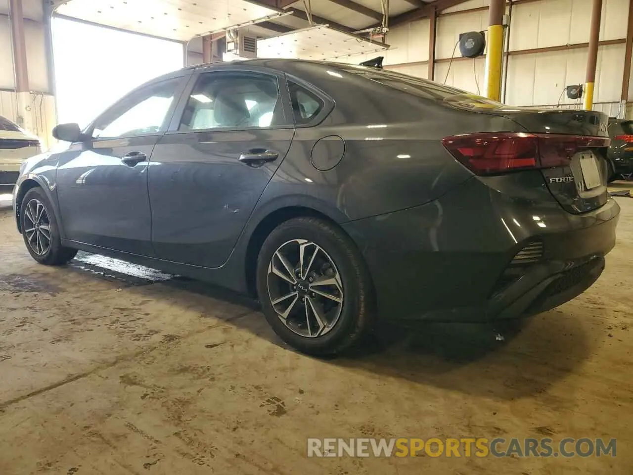 2 fotografías del automóvil dañado 3KPF24AD8PE620464 KIA FORTE 2023