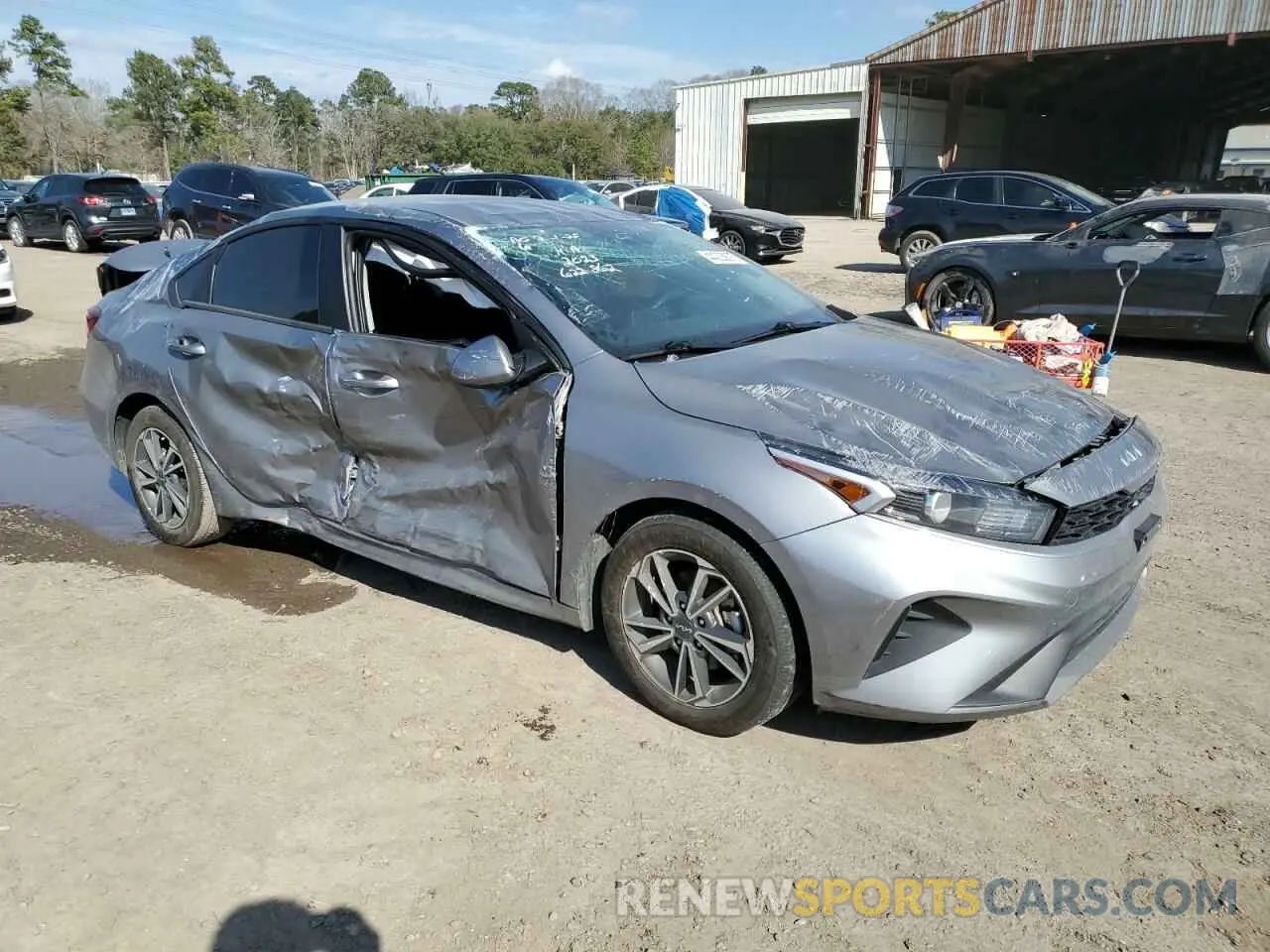 4 fotografías del automóvil dañado 3KPF24AD8PE622862 KIA FORTE 2023