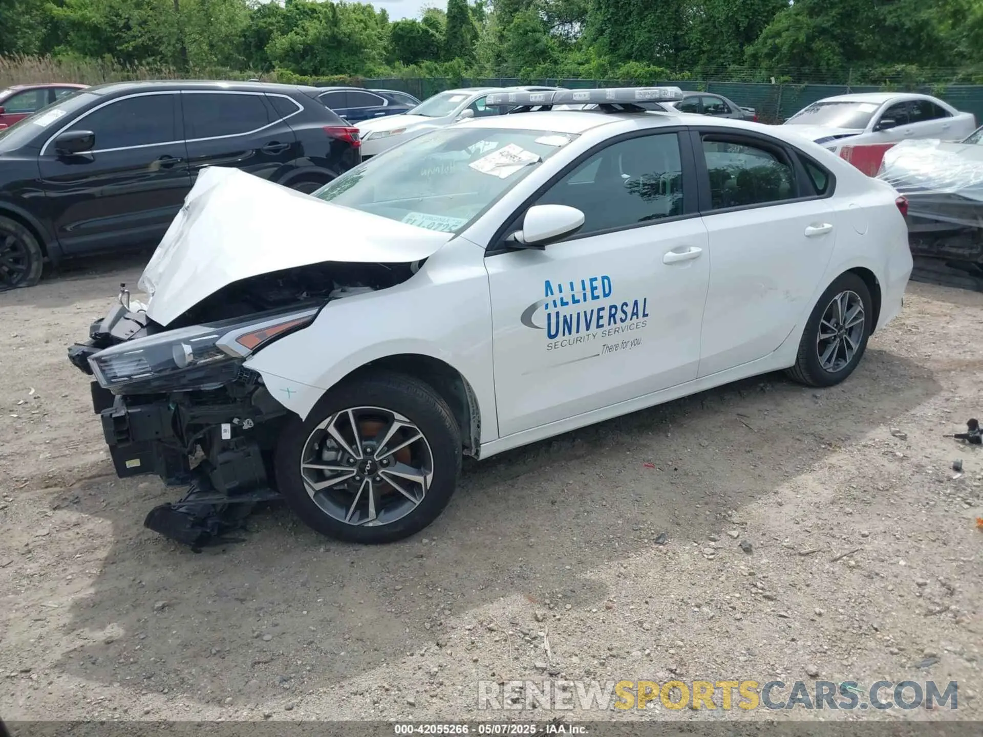 2 fotografías del automóvil dañado 3KPF24AD8PE636700 KIA FORTE 2023