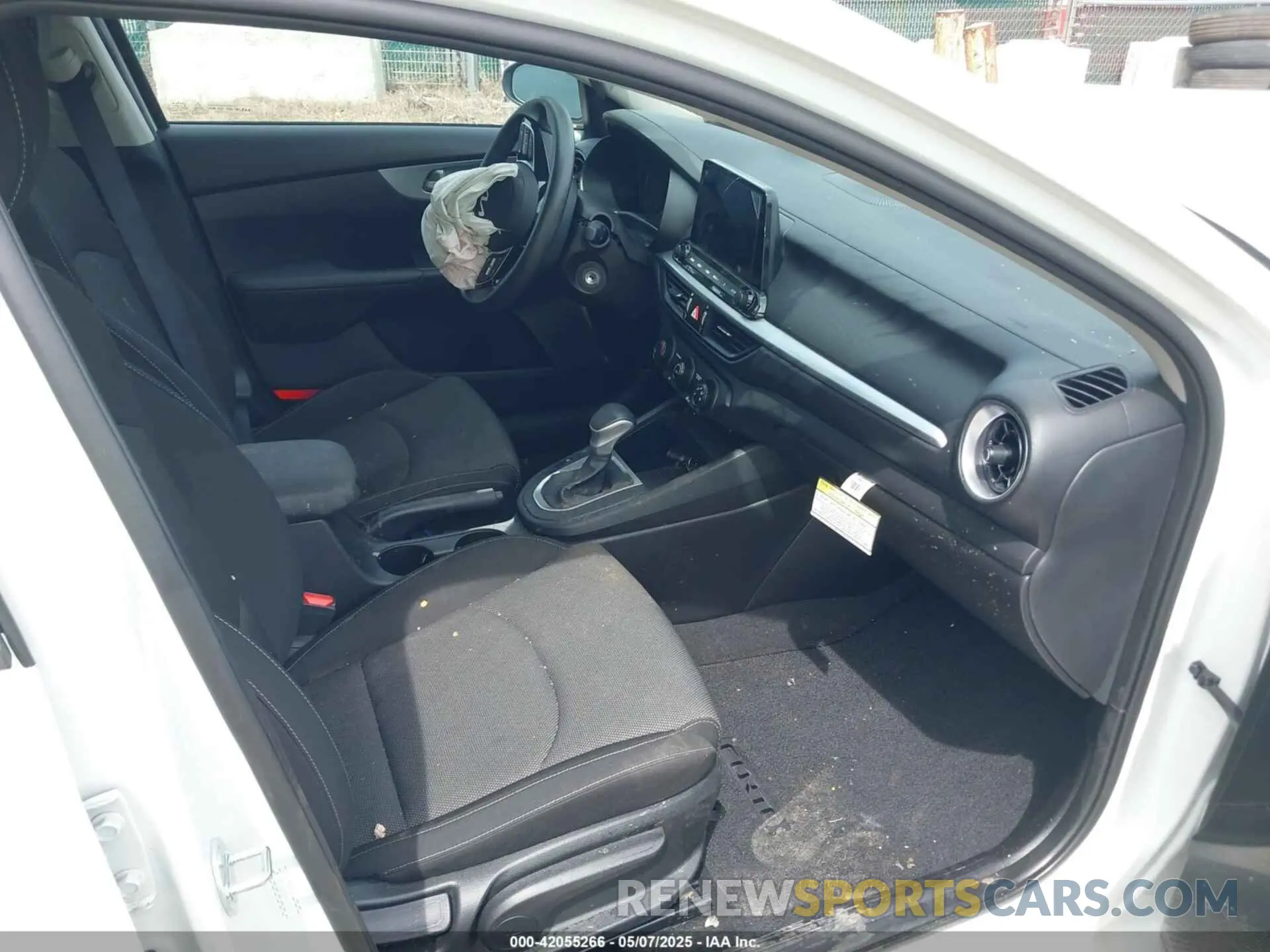 5 fotografías del automóvil dañado 3KPF24AD8PE636700 KIA FORTE 2023