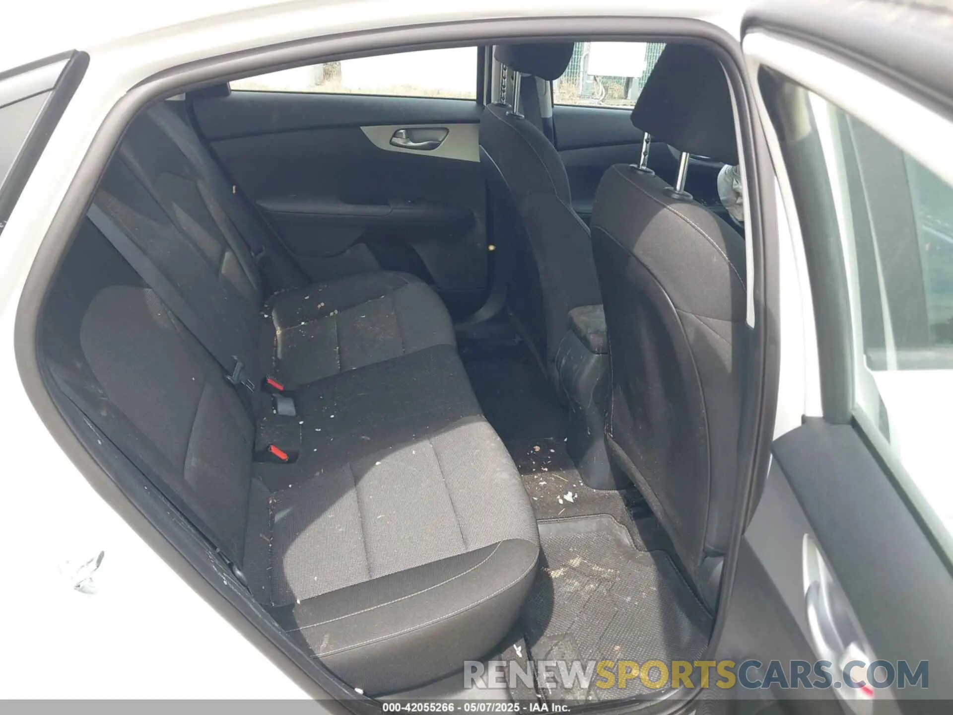 8 fotografías del automóvil dañado 3KPF24AD8PE636700 KIA FORTE 2023