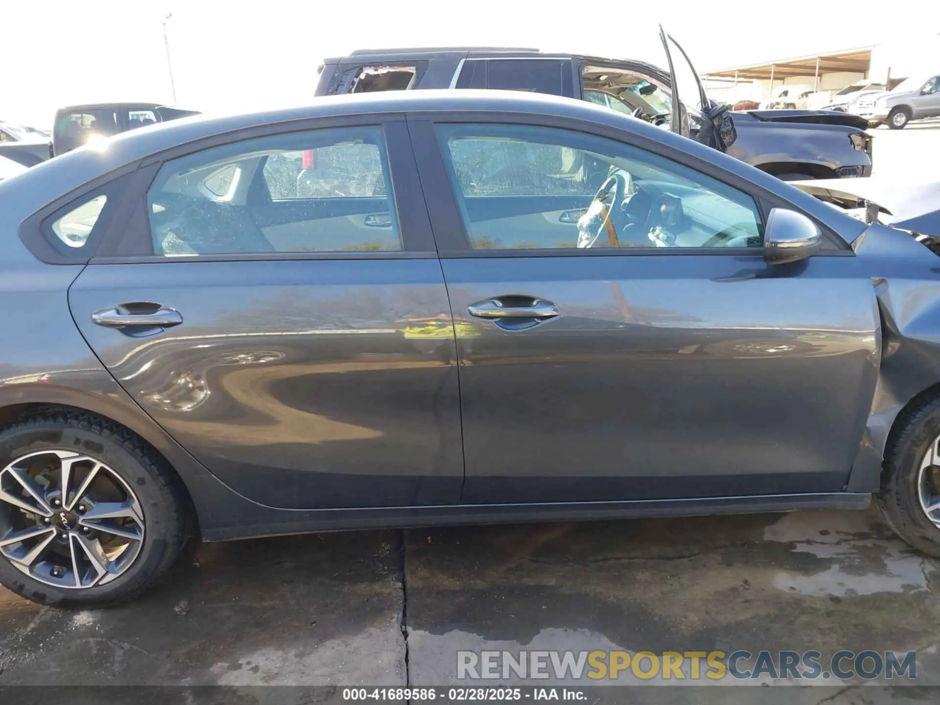 14 fotografías del automóvil dañado 3KPF24AD8PE679854 KIA FORTE 2023
