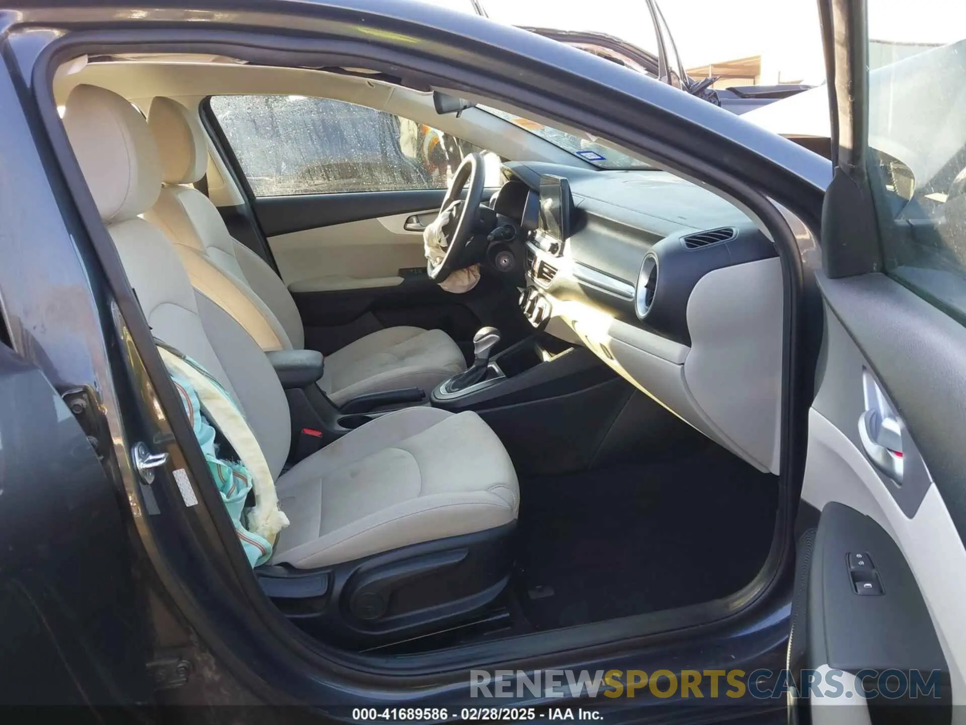 5 fotografías del automóvil dañado 3KPF24AD8PE679854 KIA FORTE 2023