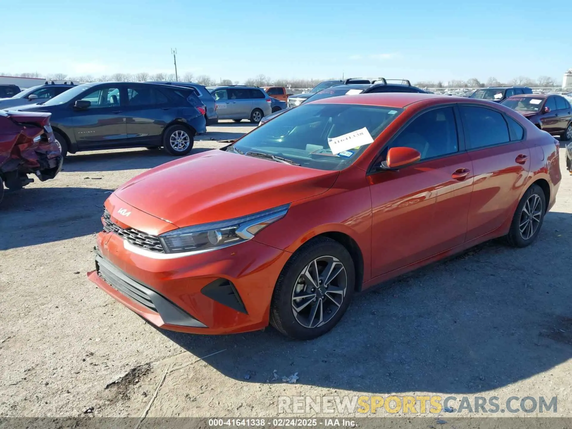 2 fotografías del automóvil dañado 3KPF24AD8PE680891 KIA FORTE 2023
