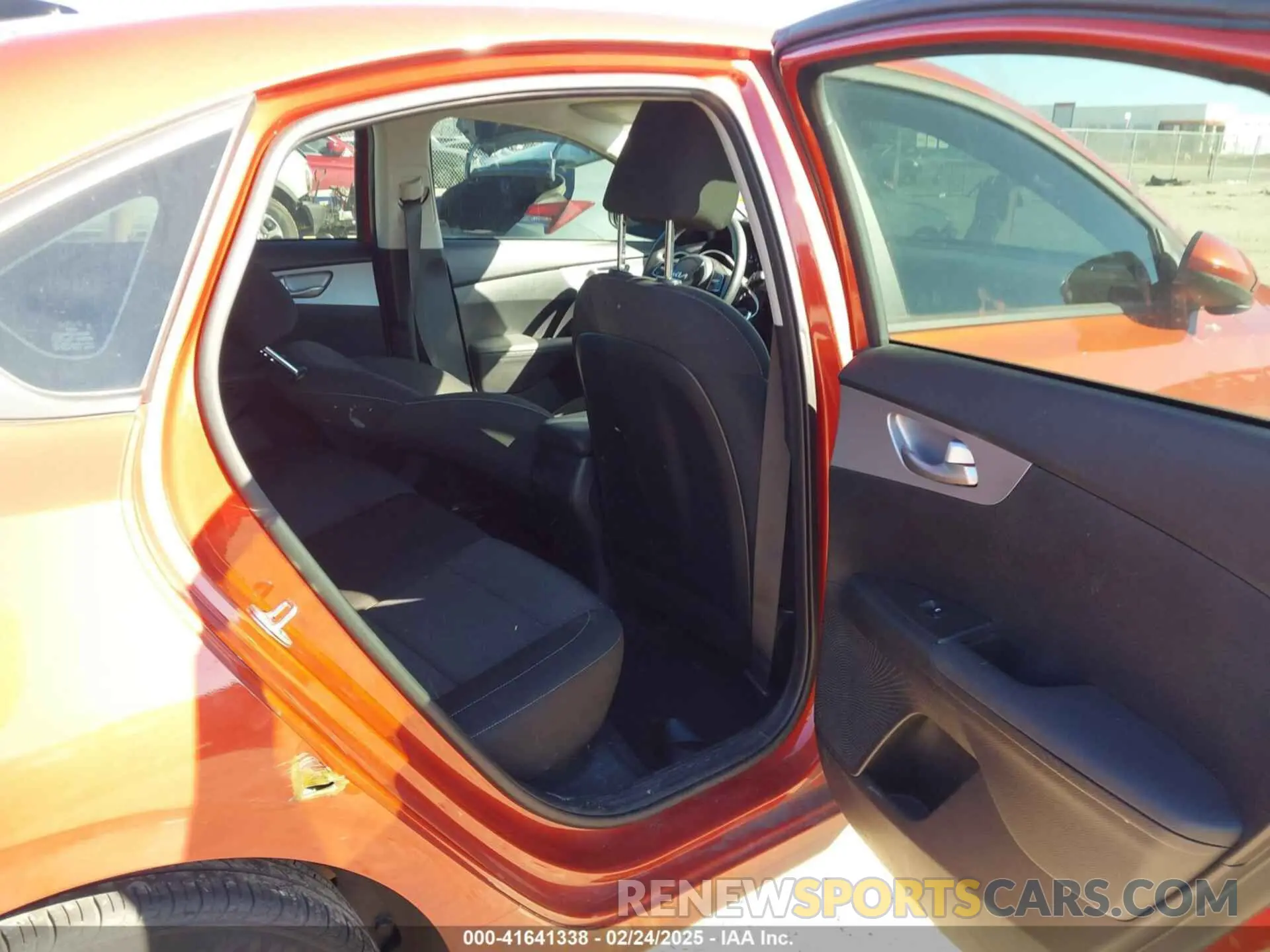 8 fotografías del automóvil dañado 3KPF24AD8PE680891 KIA FORTE 2023