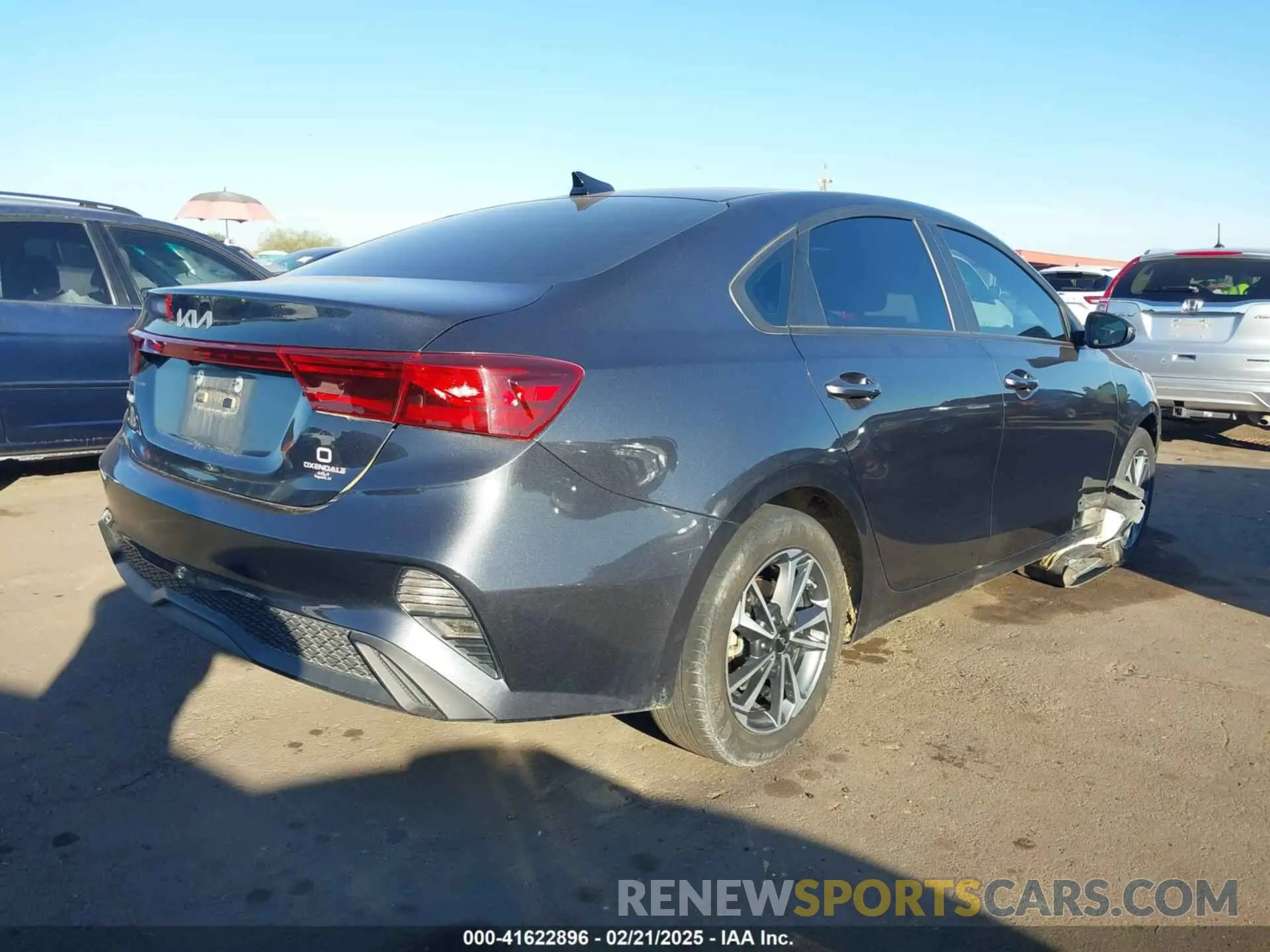 4 fotografías del automóvil dañado 3KPF24AD8PE681457 KIA FORTE 2023