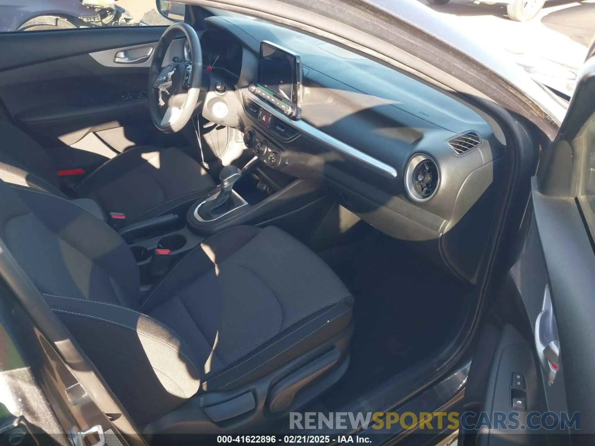 5 fotografías del automóvil dañado 3KPF24AD8PE681457 KIA FORTE 2023