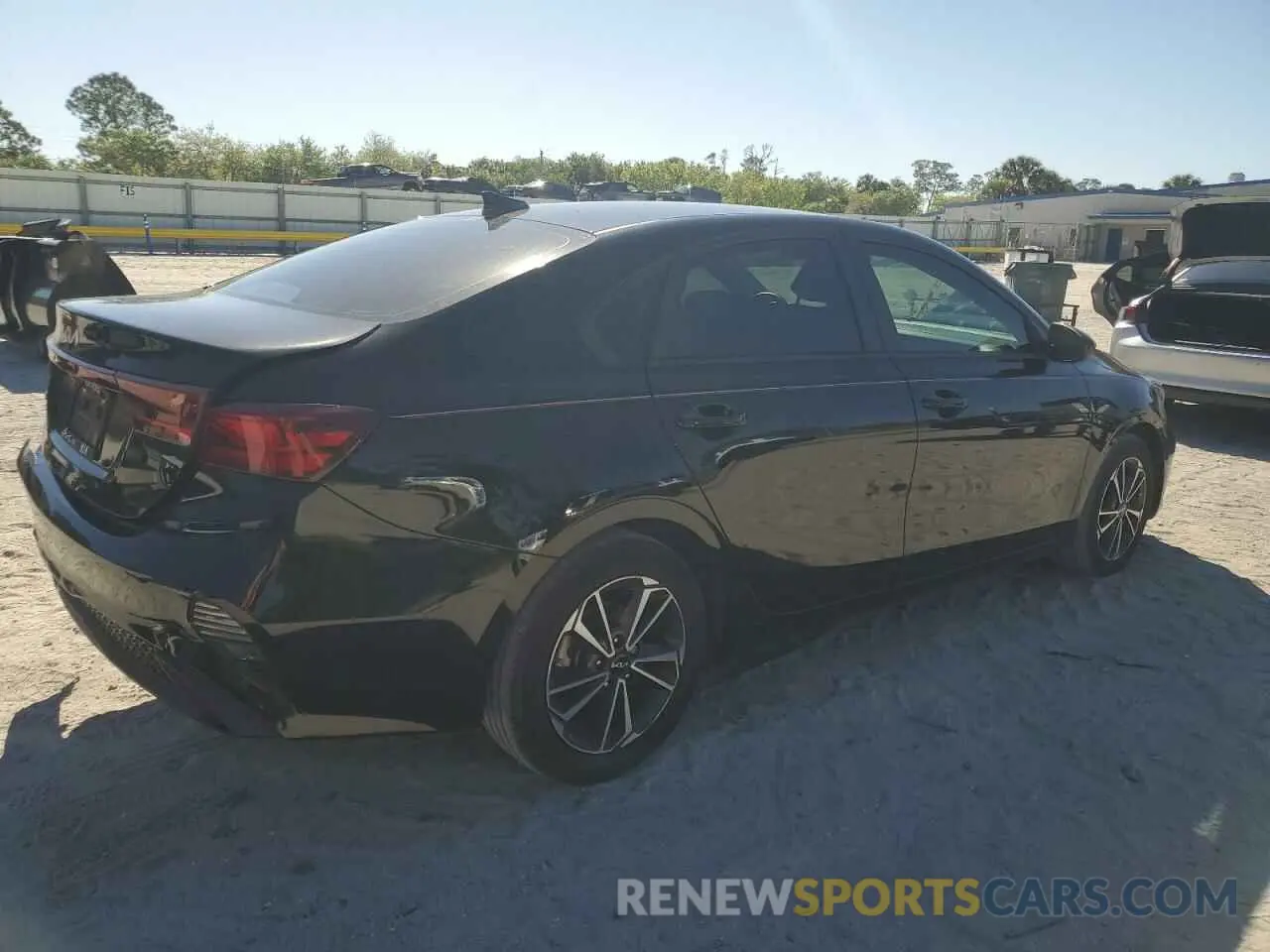 3 fotografías del automóvil dañado 3KPF24AD9PE505842 KIA FORTE 2023