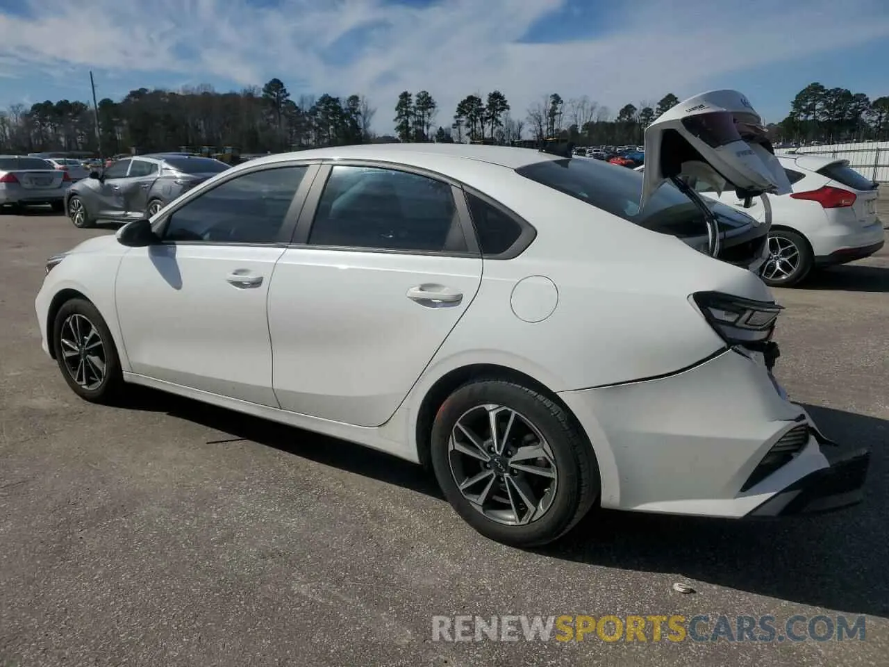 2 fotografías del automóvil dañado 3KPF24AD9PE545192 KIA FORTE 2023