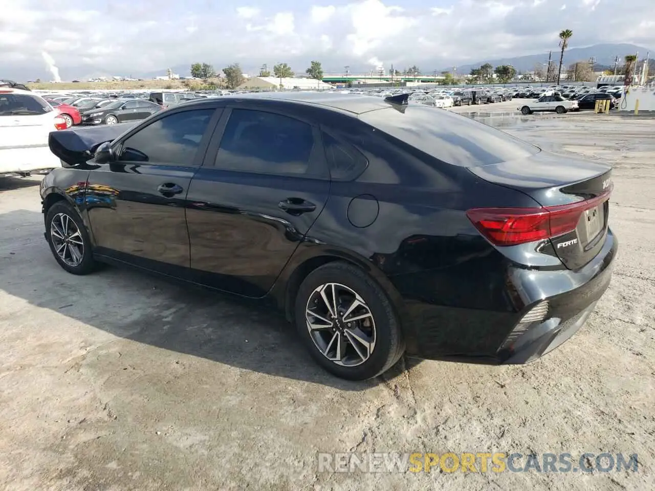 2 fotografías del automóvil dañado 3KPF24AD9PE603513 KIA FORTE 2023