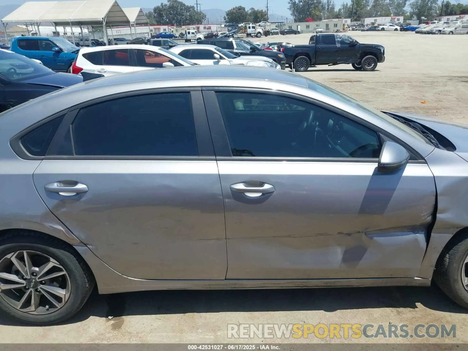13 fotografías del automóvil dañado 3KPF24AD9PE606962 KIA FORTE 2023