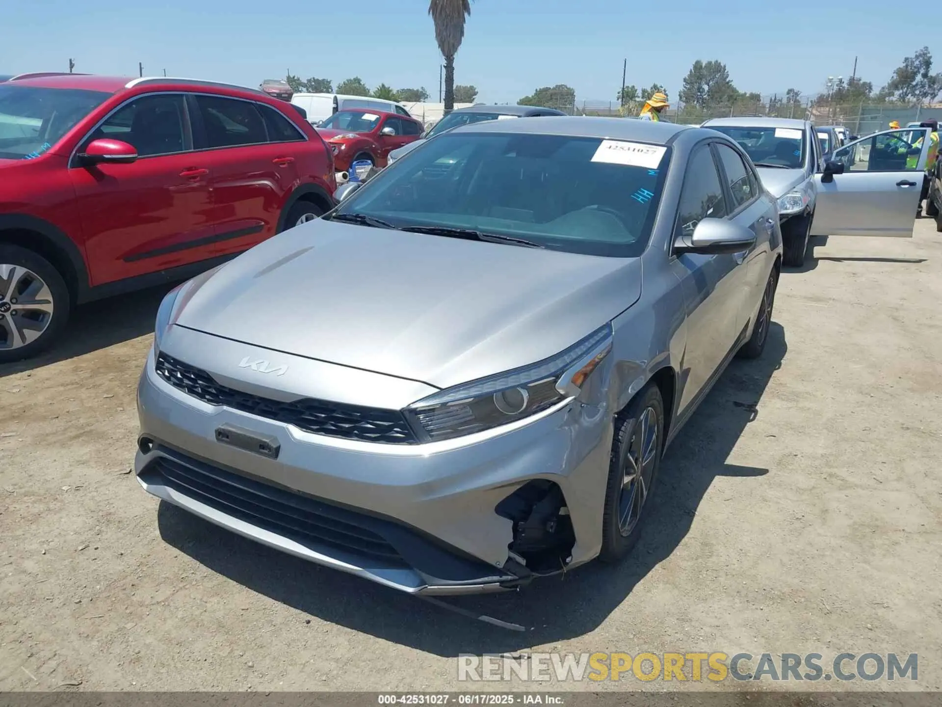 2 fotografías del automóvil dañado 3KPF24AD9PE606962 KIA FORTE 2023