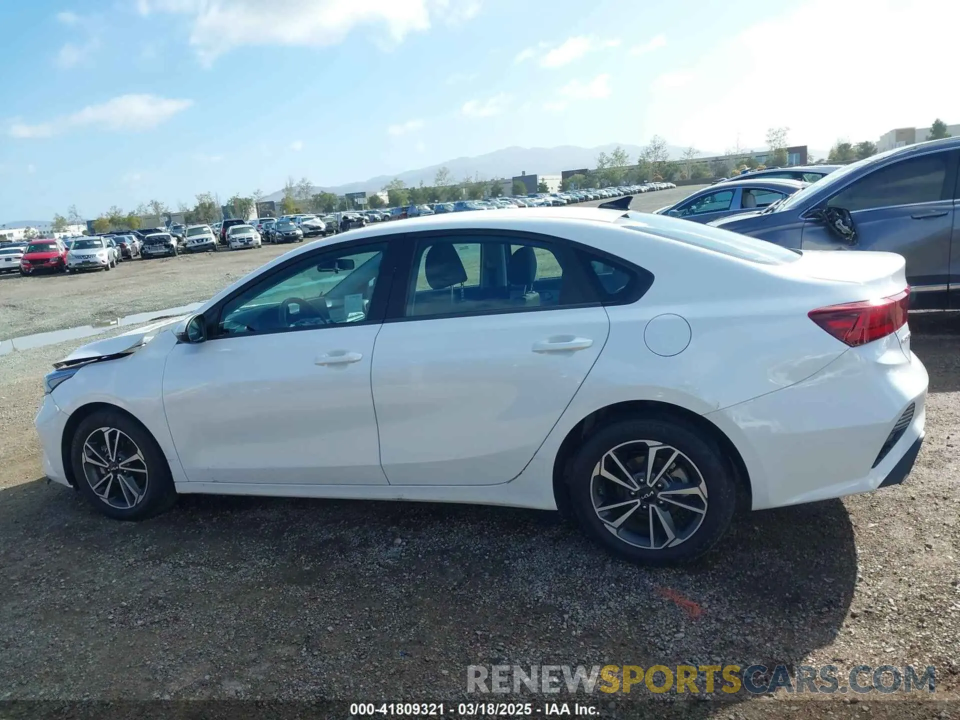 14 fotografías del automóvil dañado 3KPF24AD9PE618769 KIA FORTE 2023