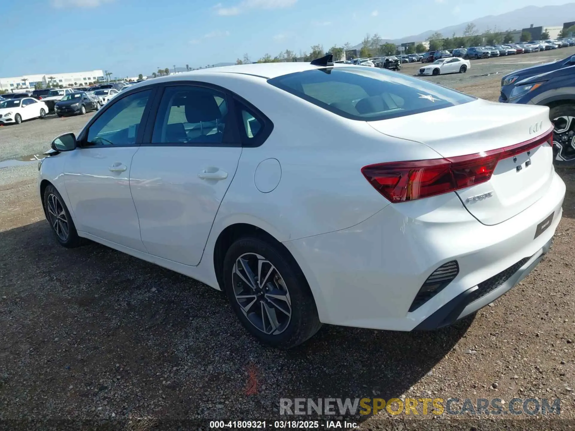 3 fotografías del automóvil dañado 3KPF24AD9PE618769 KIA FORTE 2023