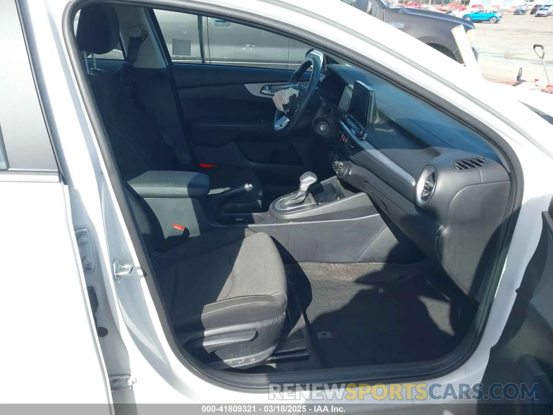 5 fotografías del automóvil dañado 3KPF24AD9PE618769 KIA FORTE 2023