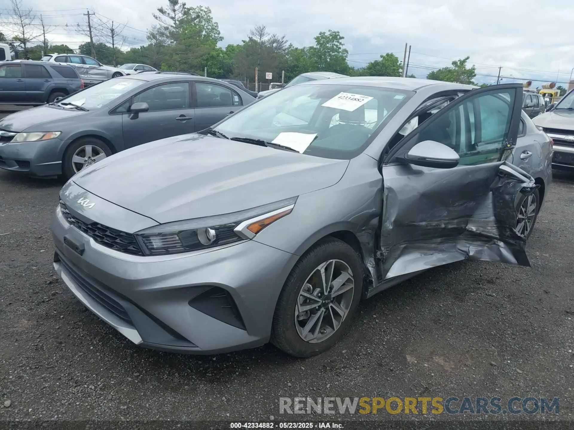 2 fotografías del automóvil dañado 3KPF24AD9PE641663 KIA FORTE 2023