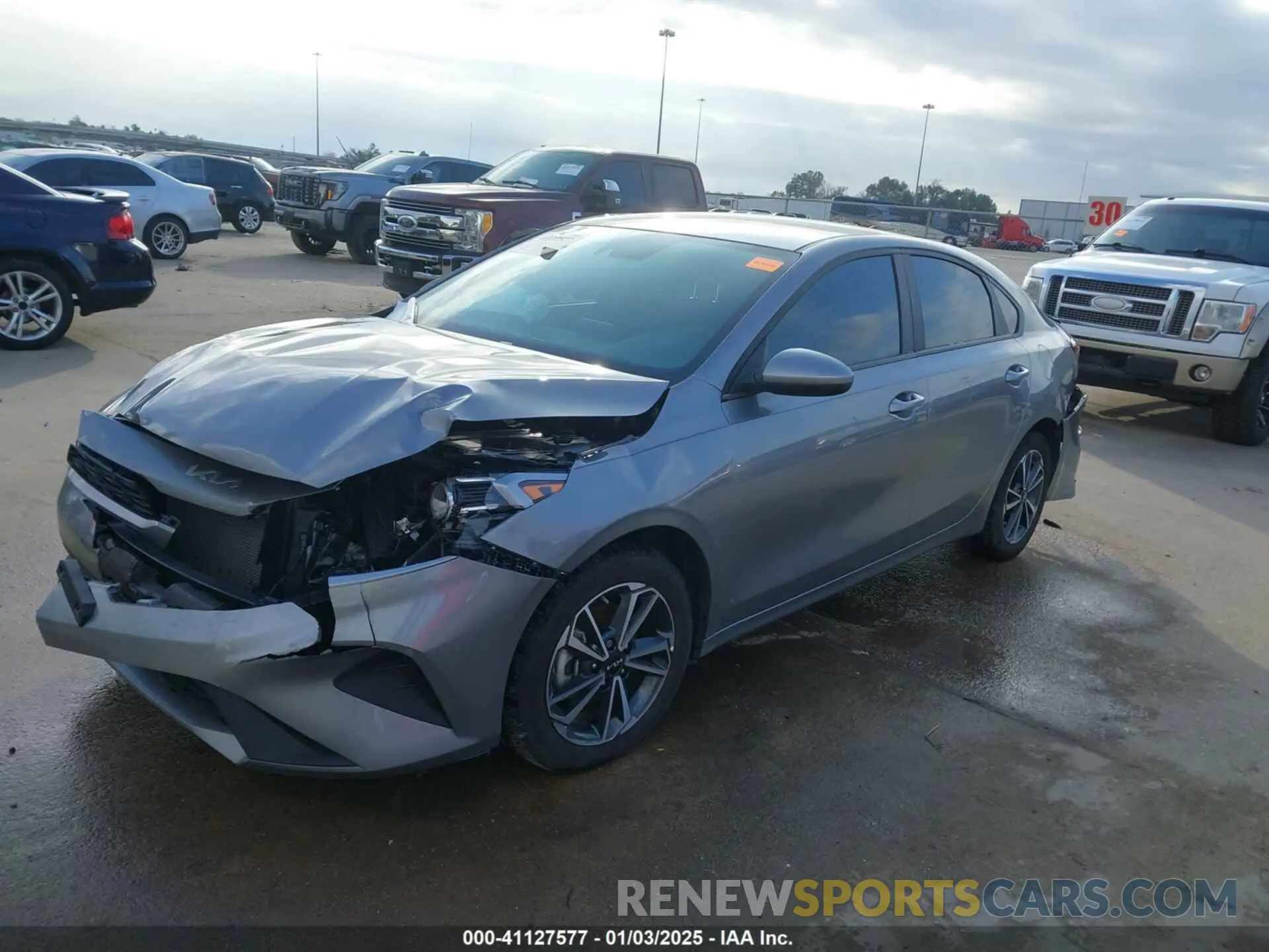2 fotografías del automóvil dañado 3KPF24AD9PE669012 KIA FORTE 2023