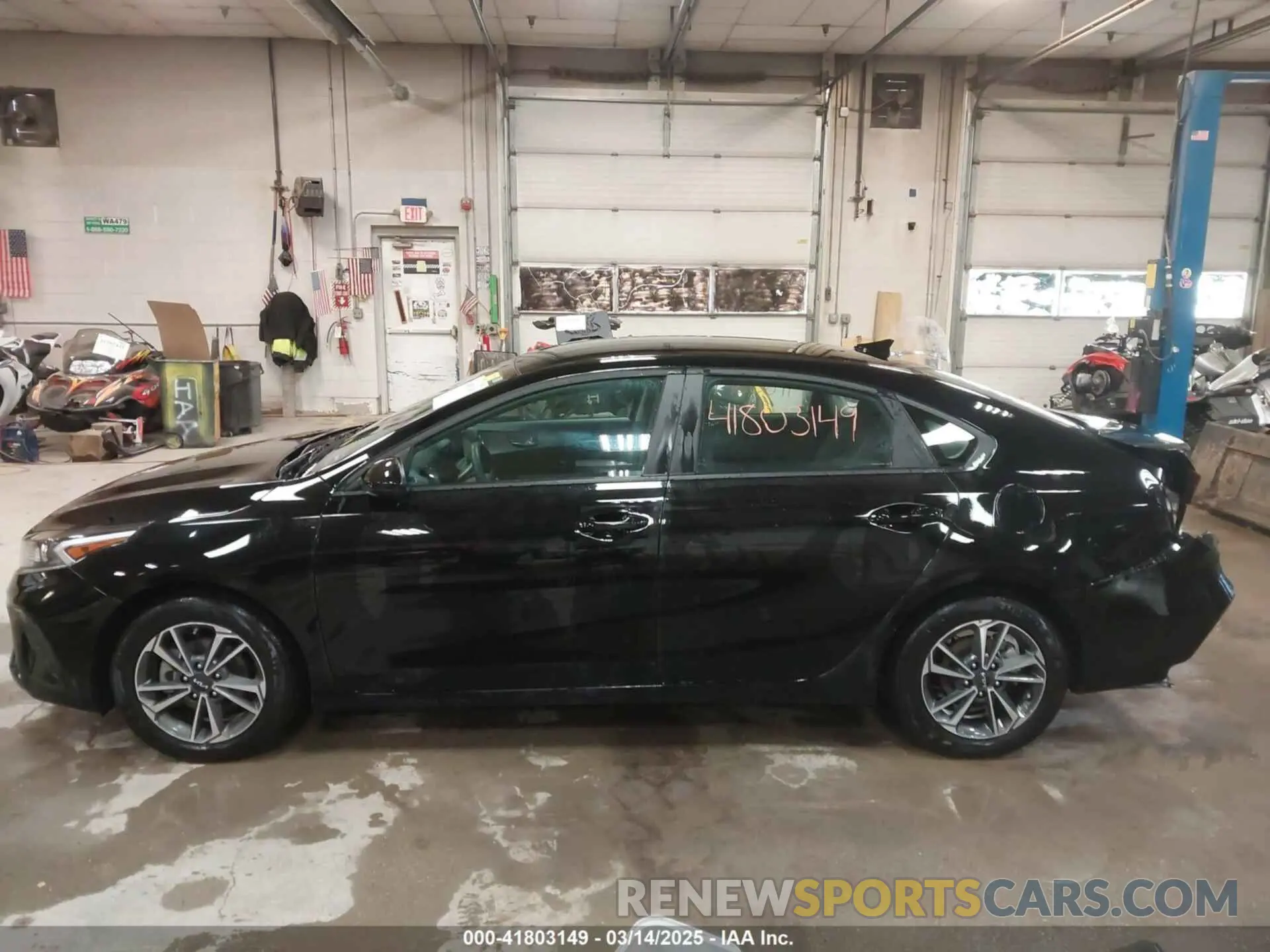 14 fotografías del automóvil dañado 3KPF24AD9PE692225 KIA FORTE 2023