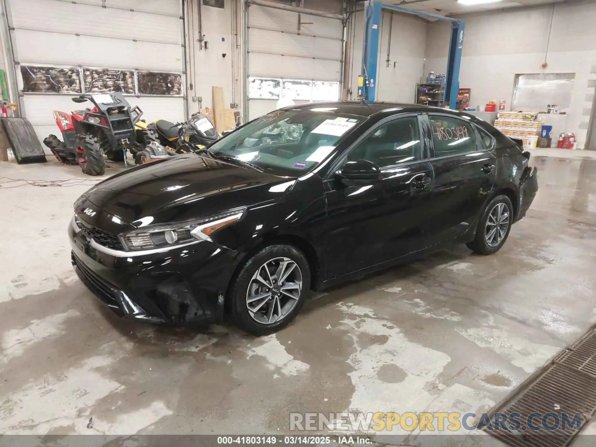 2 fotografías del automóvil dañado 3KPF24AD9PE692225 KIA FORTE 2023